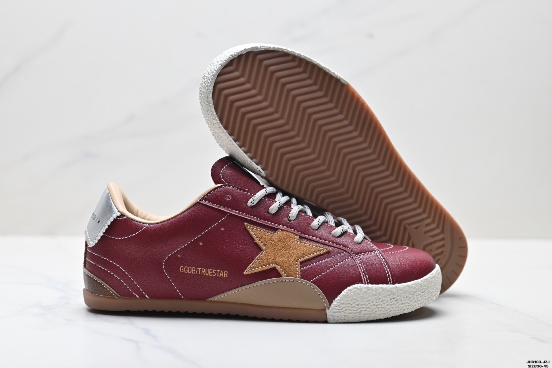Golden Goose True Star 牛皮涤纶 尼龙 亮片搭配 星星 薄底低帮休闲鞋 GMF00922
