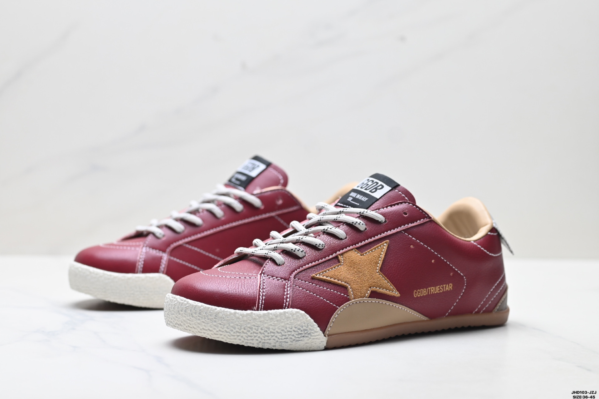 Golden Goose True Star 牛皮涤纶 尼龙 亮片搭配 星星 薄底低帮休闲鞋 GMF00922