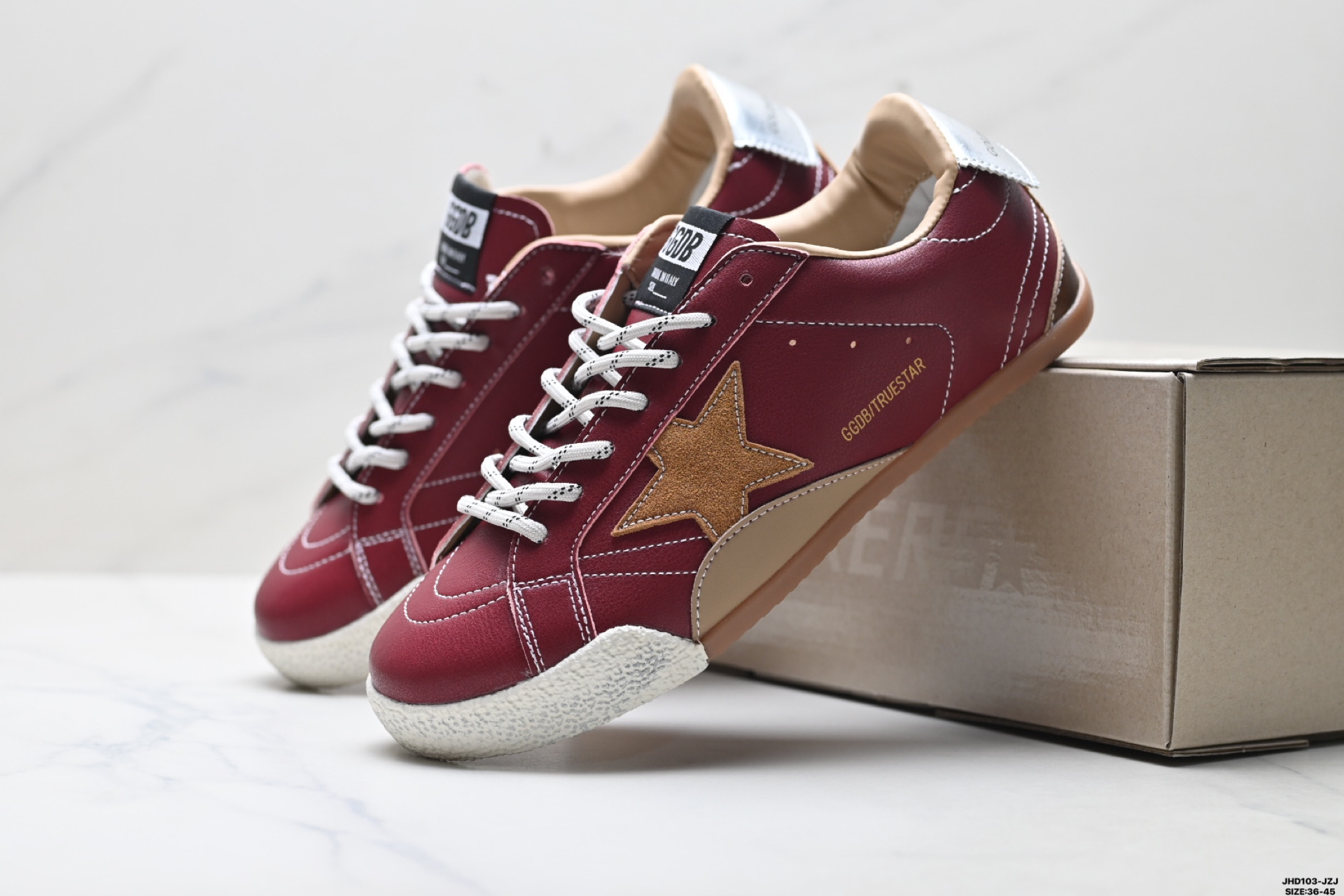 Golden Goose True Star 牛皮涤纶 尼龙 亮片搭配 星星 薄底低帮休闲鞋 GMF00922