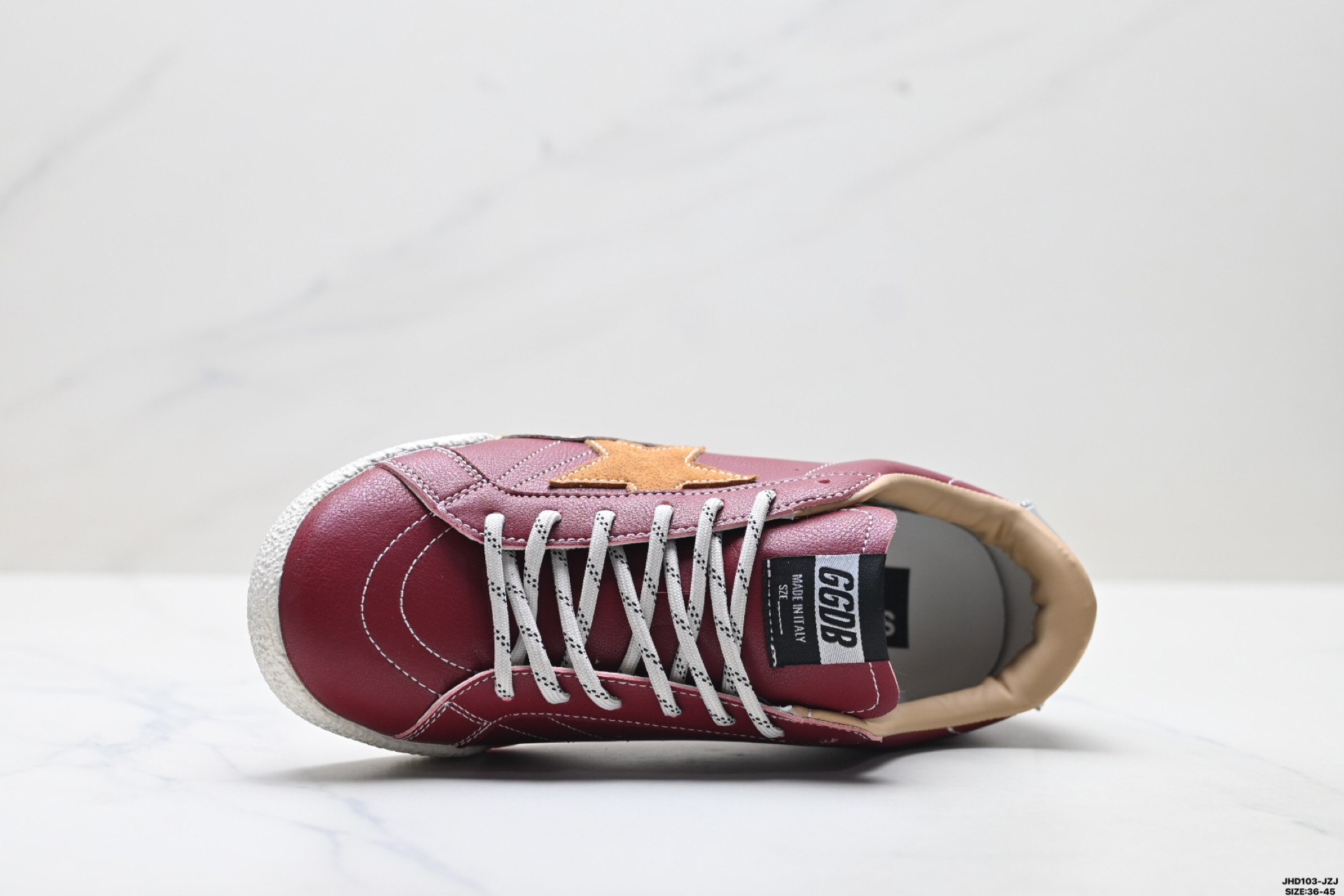 Golden Goose True Star 牛皮涤纶 尼龙 亮片搭配 星星 薄底低帮休闲鞋 GMF00922