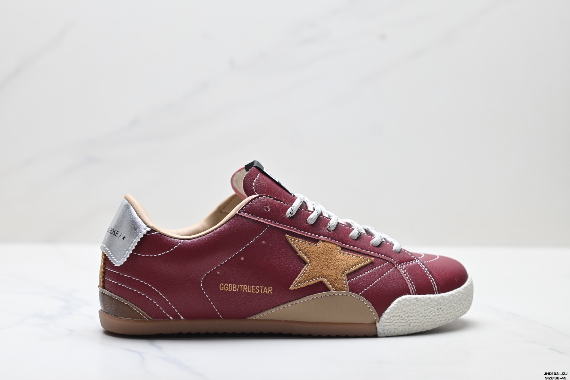Golden Goose True Star 牛皮涤纶 尼龙 亮片搭配 星星 薄底低帮休闲鞋 GMF00922