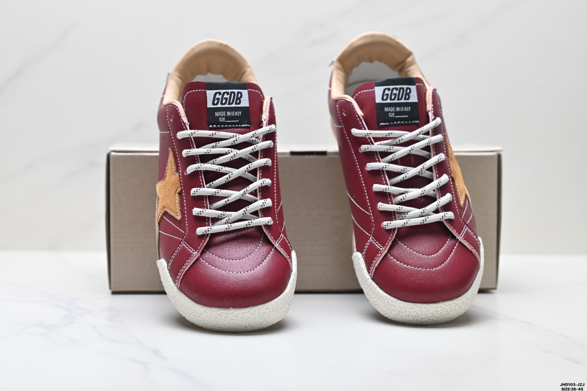 Golden Goose True Star 牛皮涤纶 尼龙 亮片搭配 星星 薄底低帮休闲鞋 GMF00922