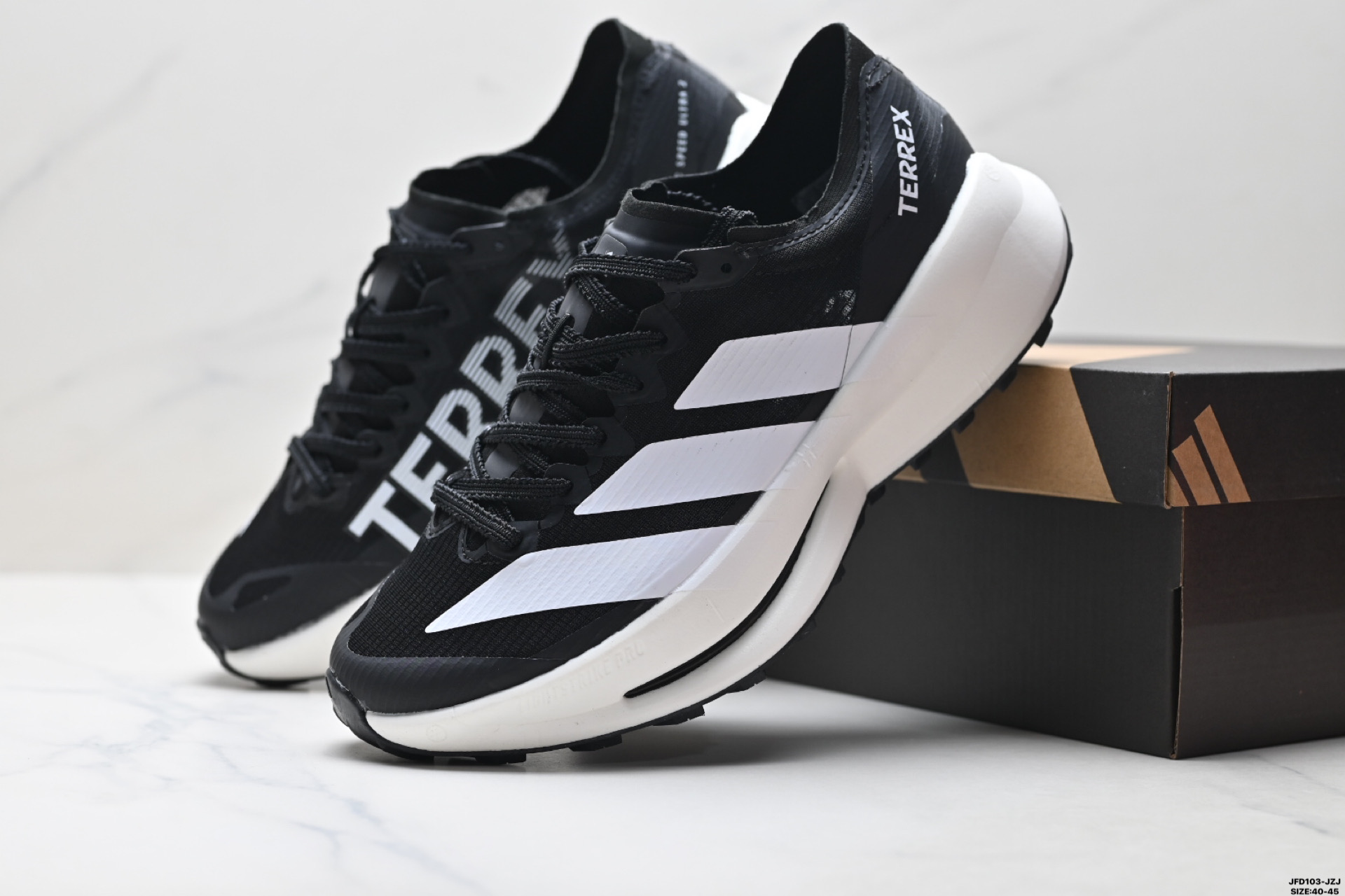 Adidas TERREX 阿迪达斯 系带缓震轻质 舒适百搭 低帮马拉松运动跑步鞋 JS3570