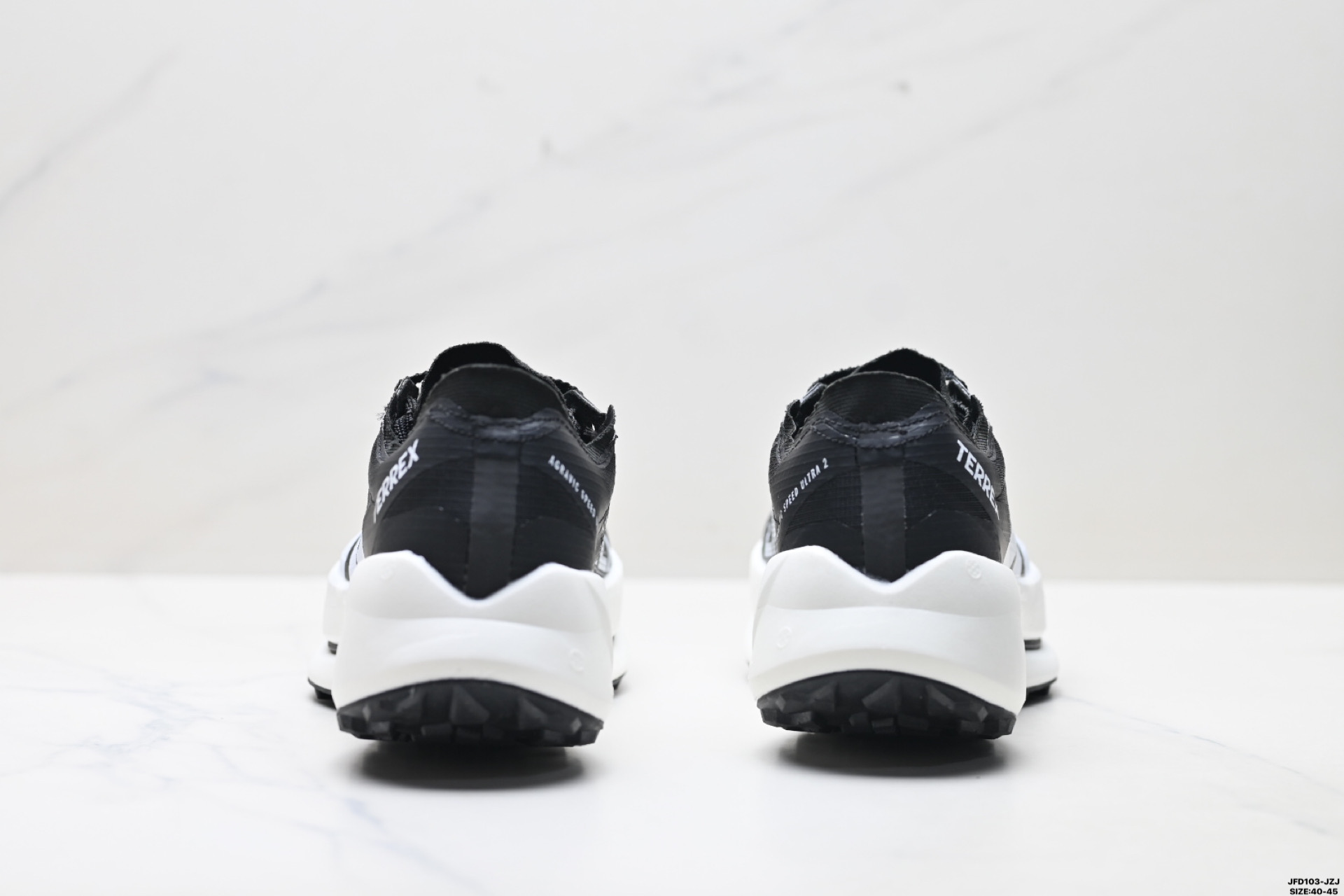 Adidas TERREX 阿迪达斯 系带缓震轻质 舒适百搭 低帮马拉松运动跑步鞋 JS3570