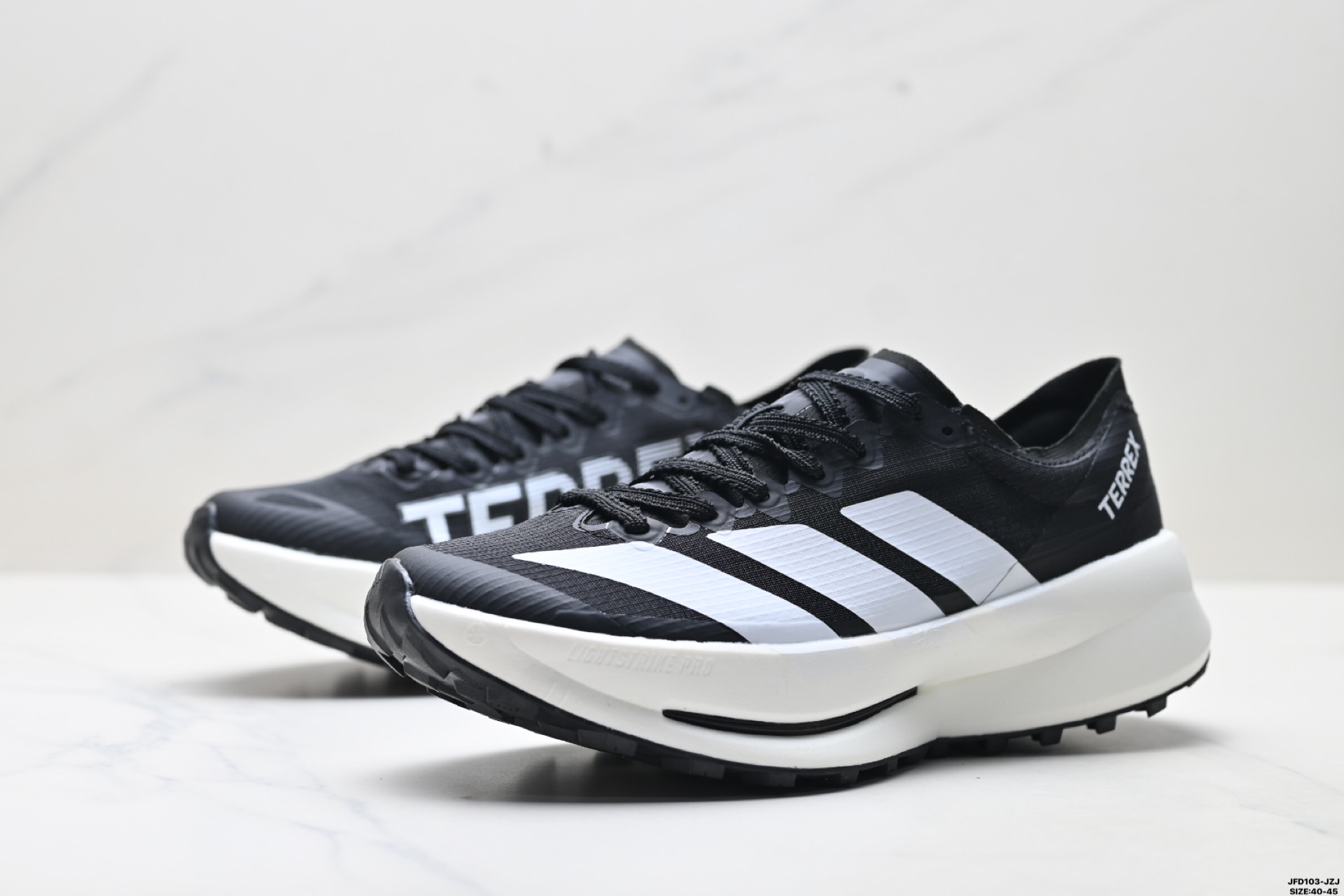 Adidas TERREX 阿迪达斯 系带缓震轻质 舒适百搭 低帮马拉松运动跑步鞋 JS3570