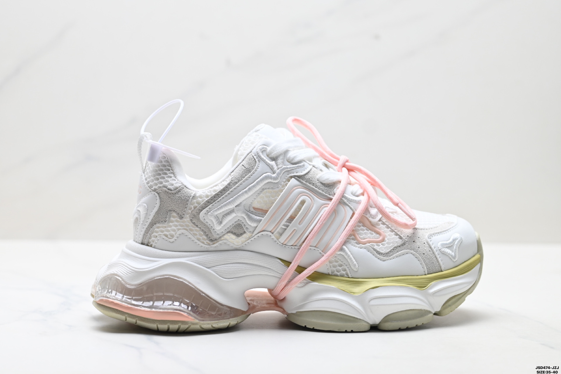 💰180
公司级✅GG-CC 绮幻星球 复古百搭捆绑设计增高厚底保暖休闲 低帮老爹鞋
潮流摩登捆绑老爹鞋 塑造焕然一新的蓬勃张力不被定义 呈现上行的昂扬姿态
货号:G26U3315
尺码:35-40
ID:JSD474-JZJ