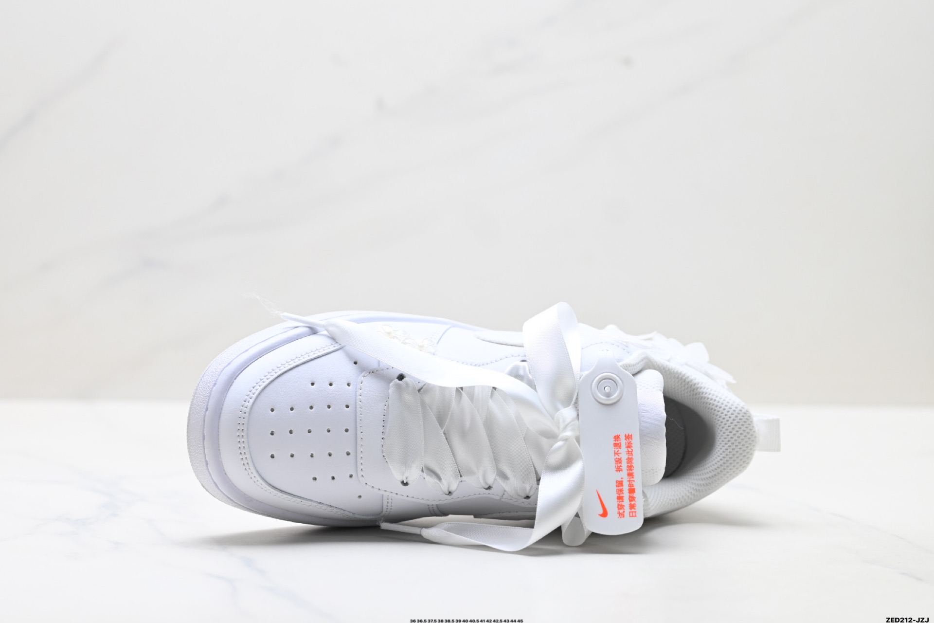 NIKE AIR FORCE 1‘07 LV8 HQ6998-200