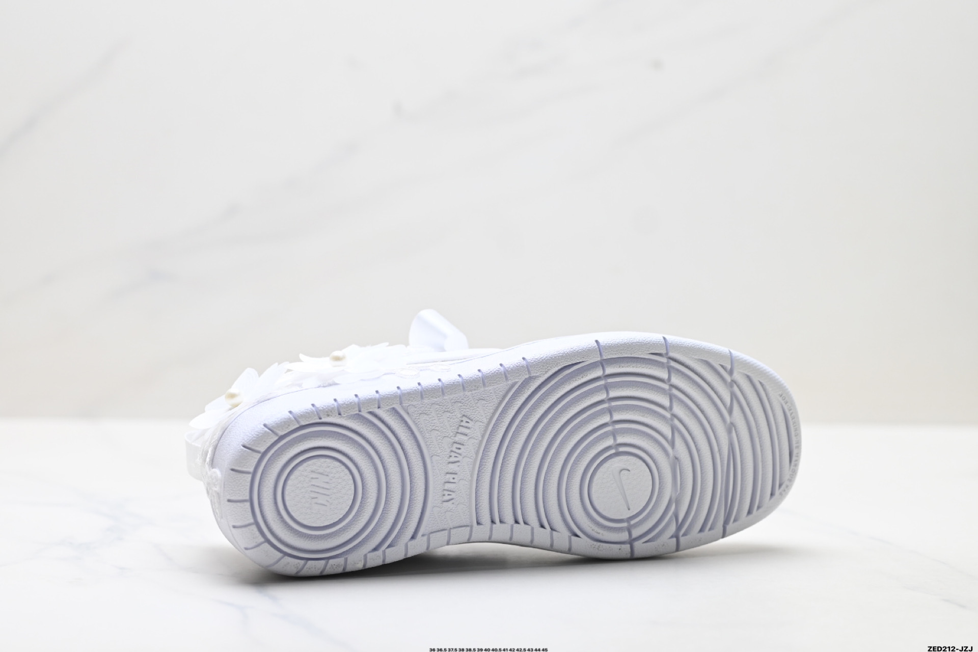 NIKE AIR FORCE 1‘07 LV8 HQ6998-200