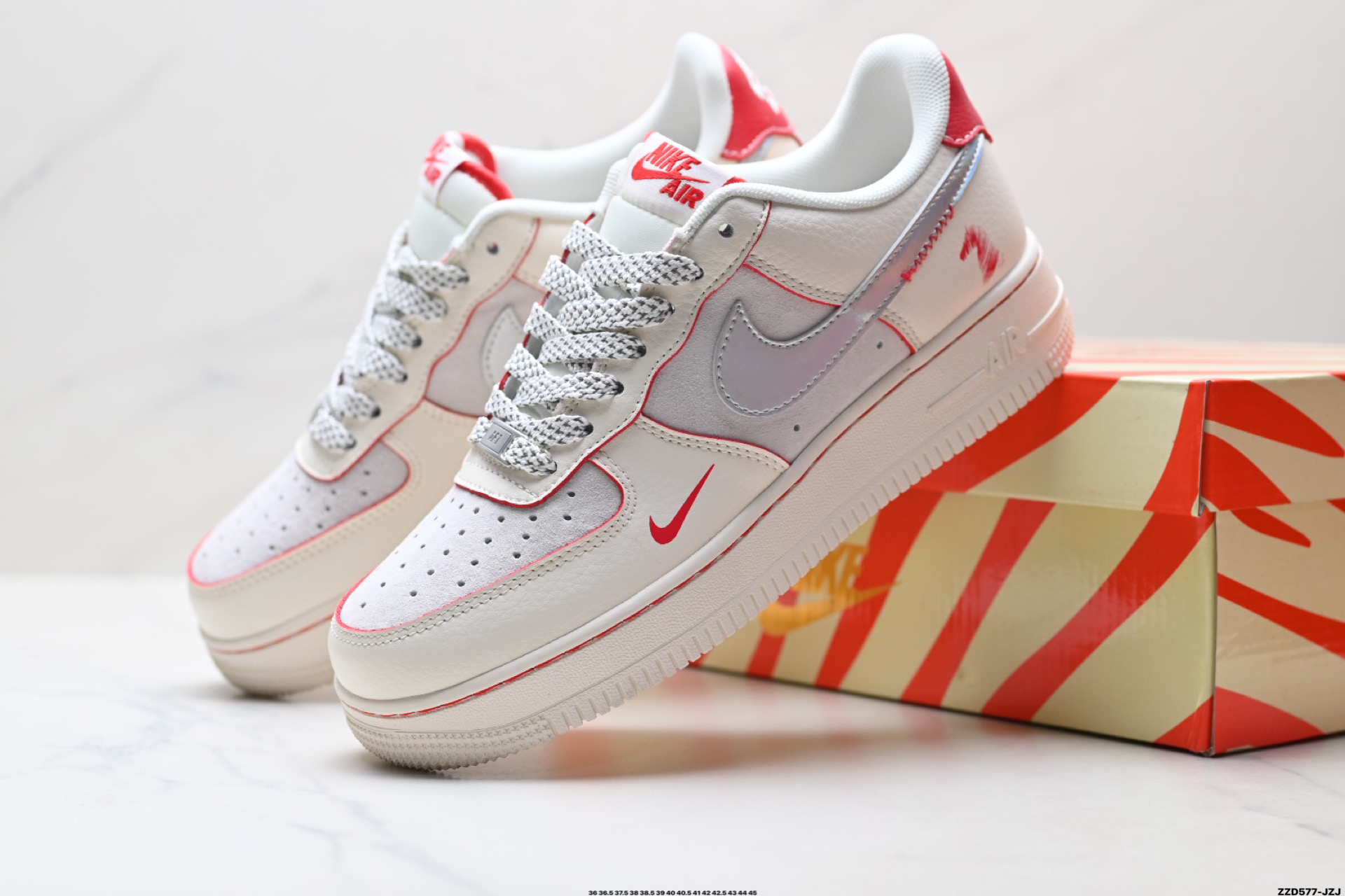 NIKE AIR FORCE 1‘07 LV8 XT6998-107