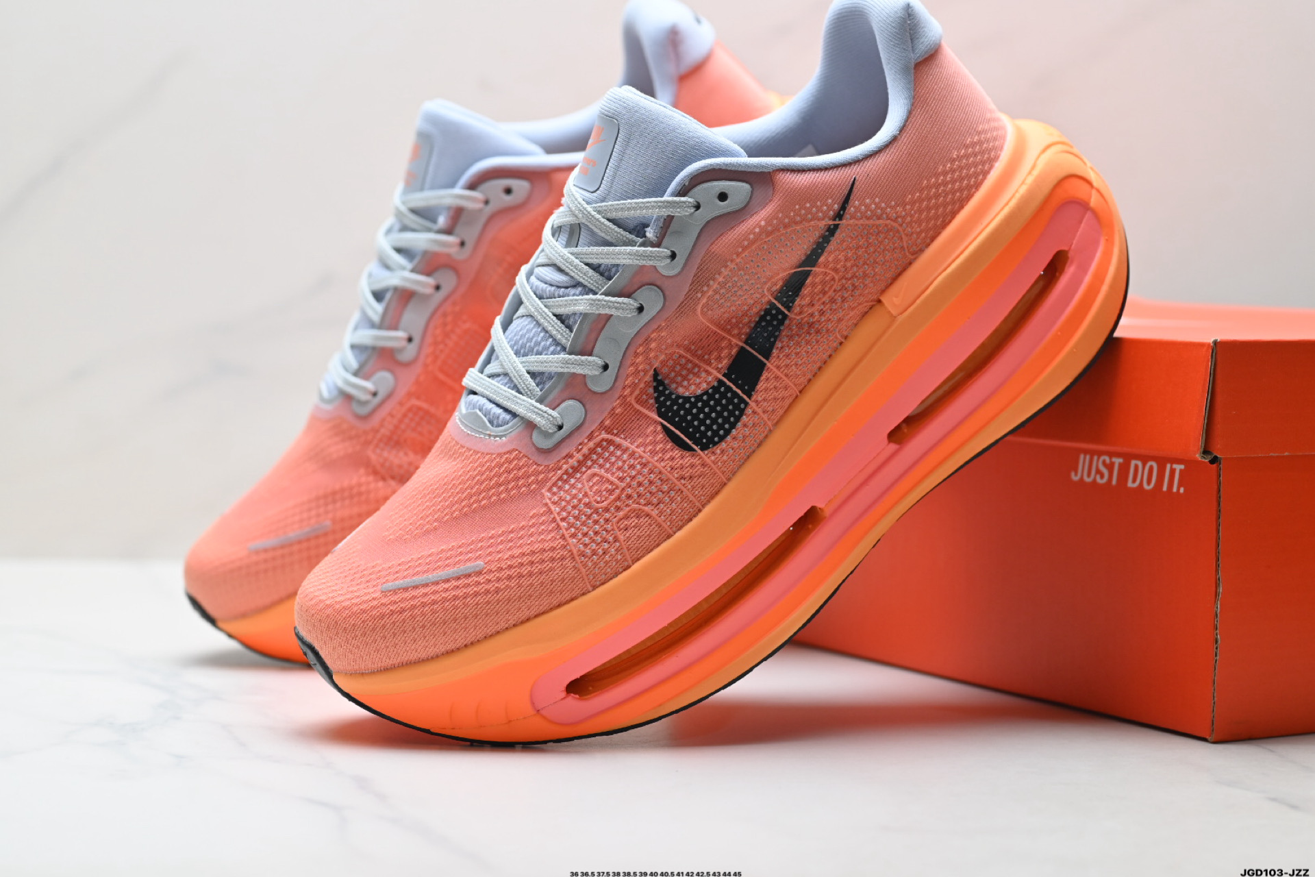 Nike VOMERO PREMIUM 耐克 舒适减震防滑 低帮跑步鞋 HQ2050-769