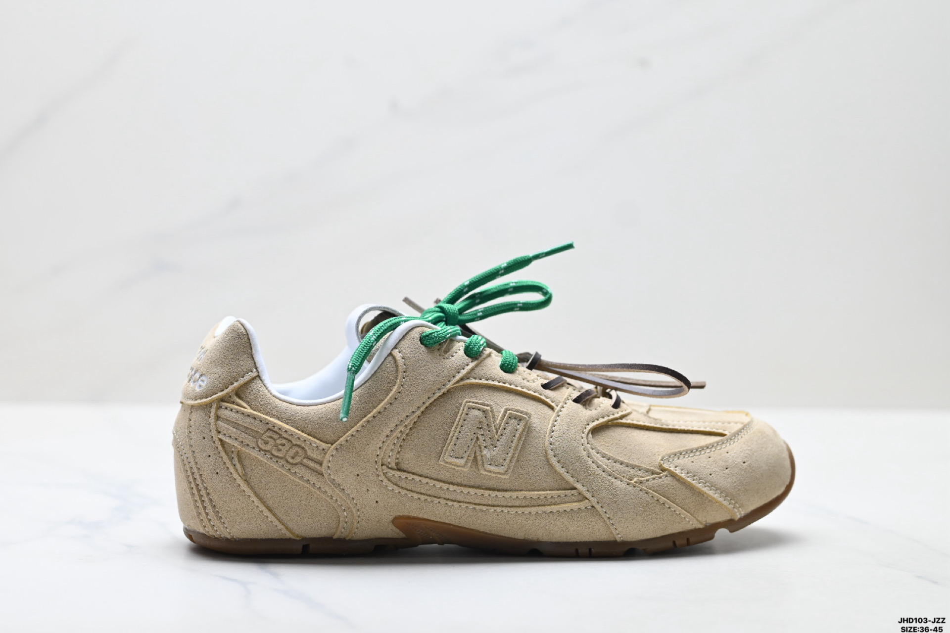 💰180
公司级✅MiuMiu x New Balance 530 SL系列新百伦 缪缪 低帮经典复古休闲运动慢跑鞋
美拉德配色打造全新跨界合作
该运动鞋采用解构和轻盈的设计
带点彷旧日的布料包覆着 New Balance 530的轮廓 刻意磨损 不均匀的皮革色调
让波鞋多了不同的个性 这款联名鞋款配有双鞋带设计 营造出随性系起的感觉
尺码:36-45
ID:JHD103-JZZ