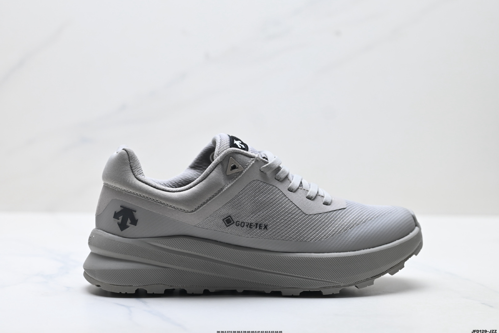 迪桑特DESCENTE DUALIS WP 都市通勤 GORE-TEX 时尚舒适 防滑耐磨 时尚休闲运动覆盖防水男子越野跑鞋 D5131DSN24