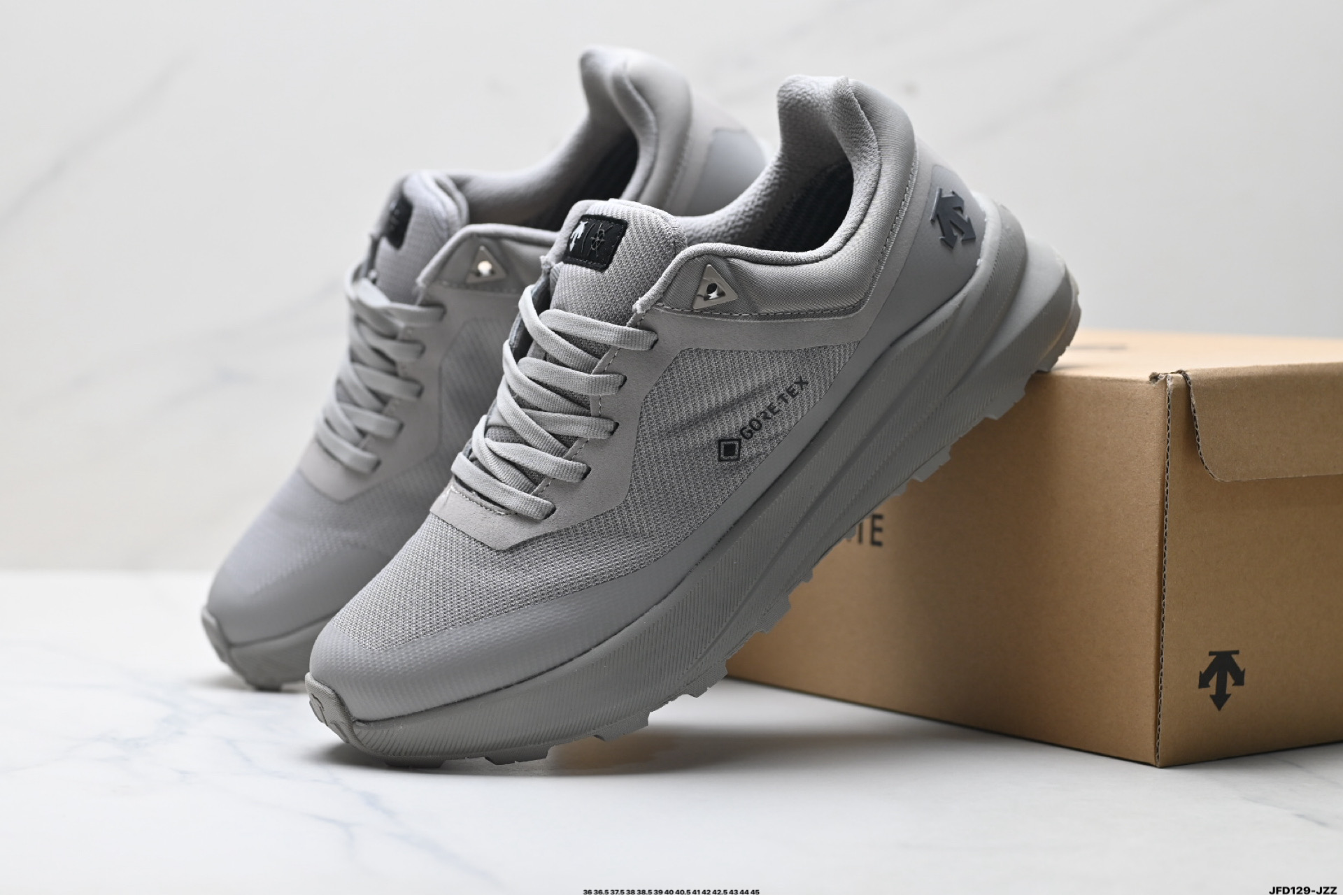 迪桑特DESCENTE DUALIS WP 都市通勤 GORE-TEX 时尚舒适 防滑耐磨 时尚休闲运动覆盖防水男子越野跑鞋 D5131DSN24