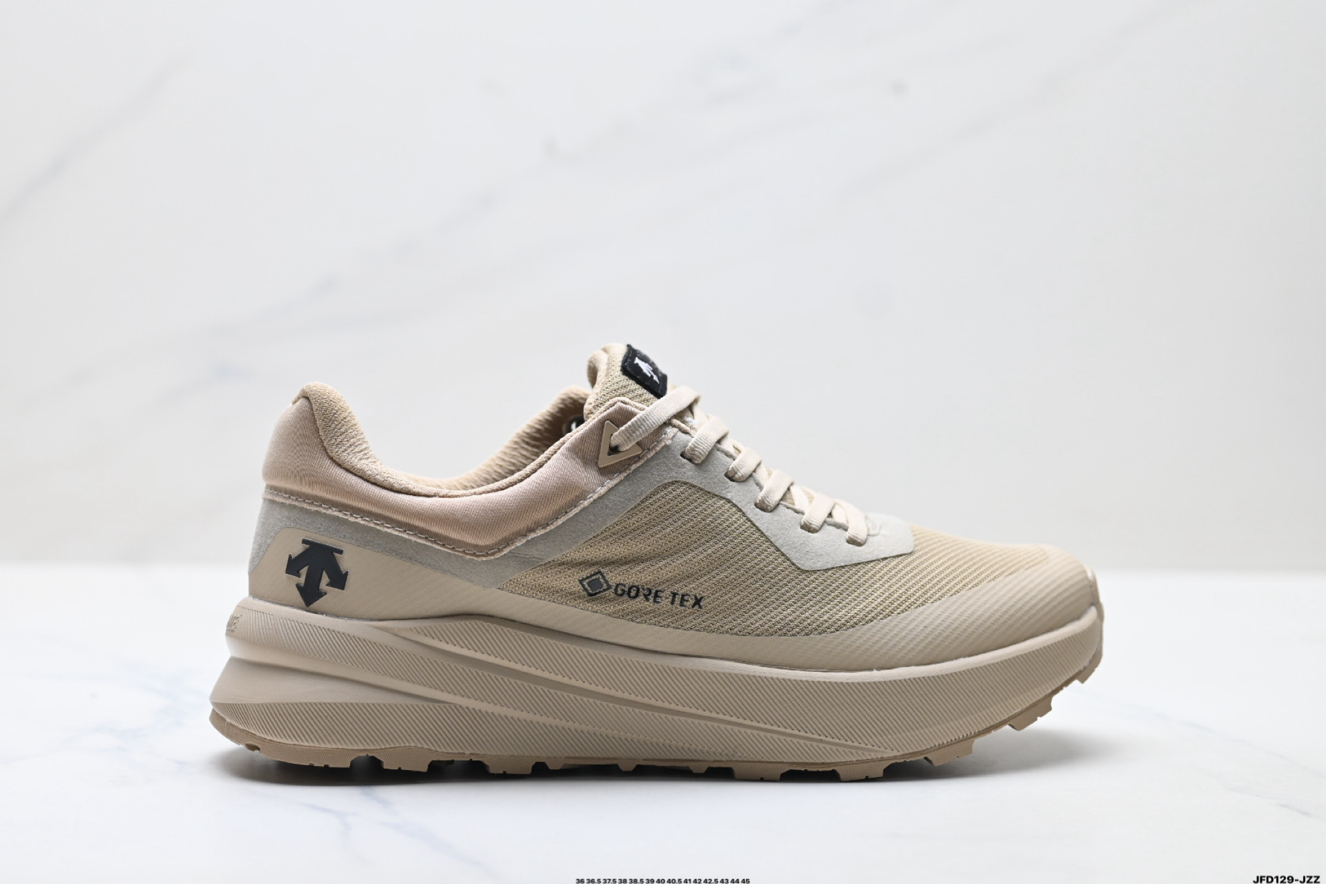 迪桑特DESCENTE DUALIS WP 都市通勤 GORE-TEX 时尚舒适 防滑耐磨 时尚休闲运动覆盖防水男子越野跑鞋 D5131DSN24