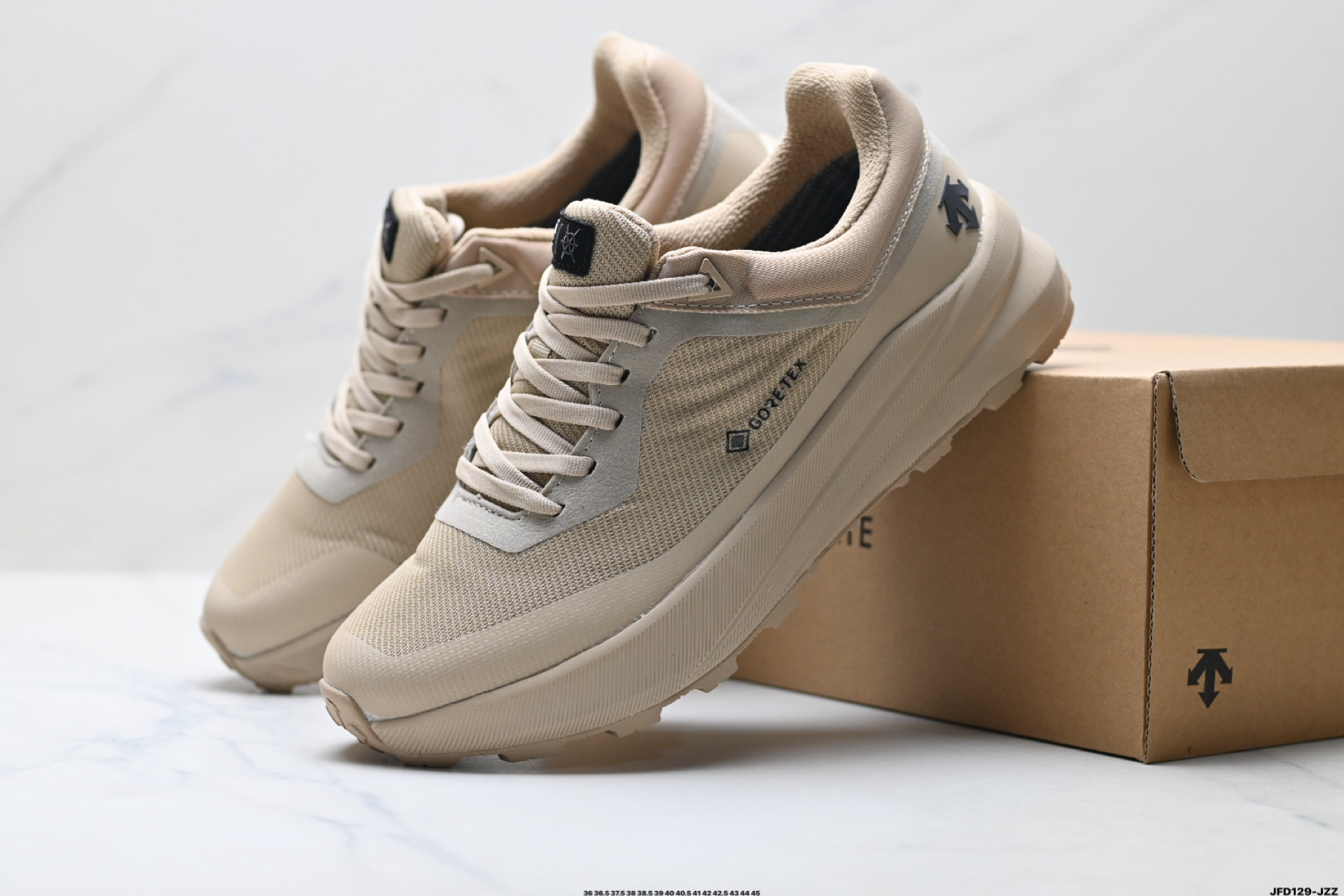 迪桑特DESCENTE DUALIS WP 都市通勤 GORE-TEX 时尚舒适 防滑耐磨 时尚休闲运动覆盖防水男子越野跑鞋 D5131DSN24