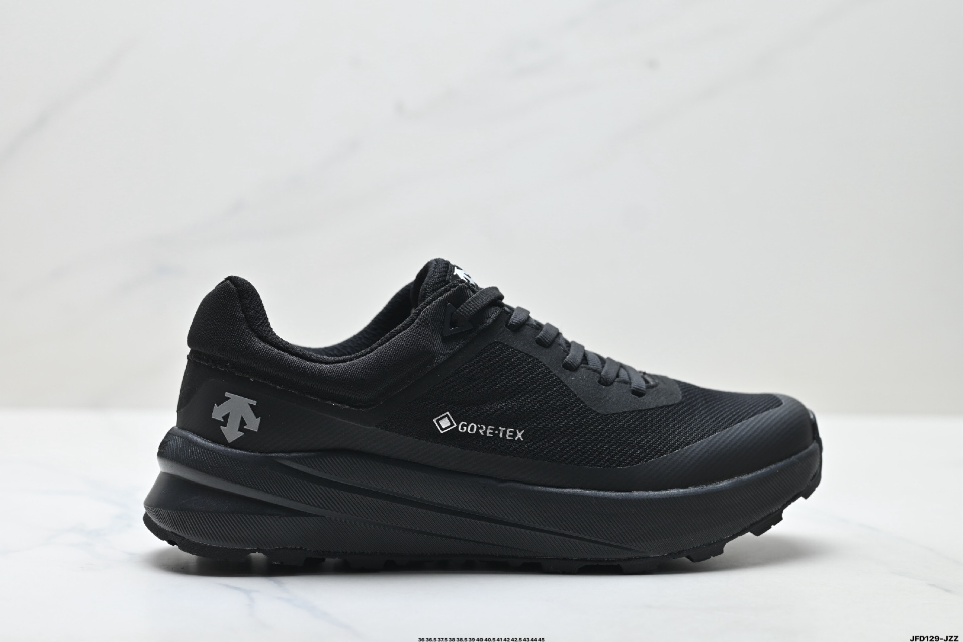 迪桑特DESCENTE DUALIS WP 都市通勤 GORE-TEX 时尚舒适 防滑耐磨 时尚休闲运动覆盖防水男子越野跑鞋 D5131DSN24