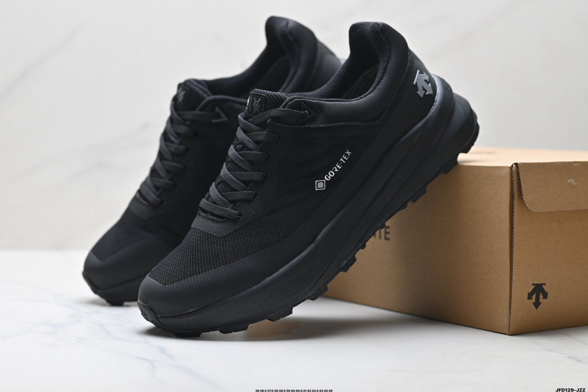 迪桑特DESCENTE DUALIS WP 都市通勤 GORE-TEX 时尚舒适 防滑耐磨 时尚休闲运动覆盖防水男子越野跑鞋 D5131DSN24