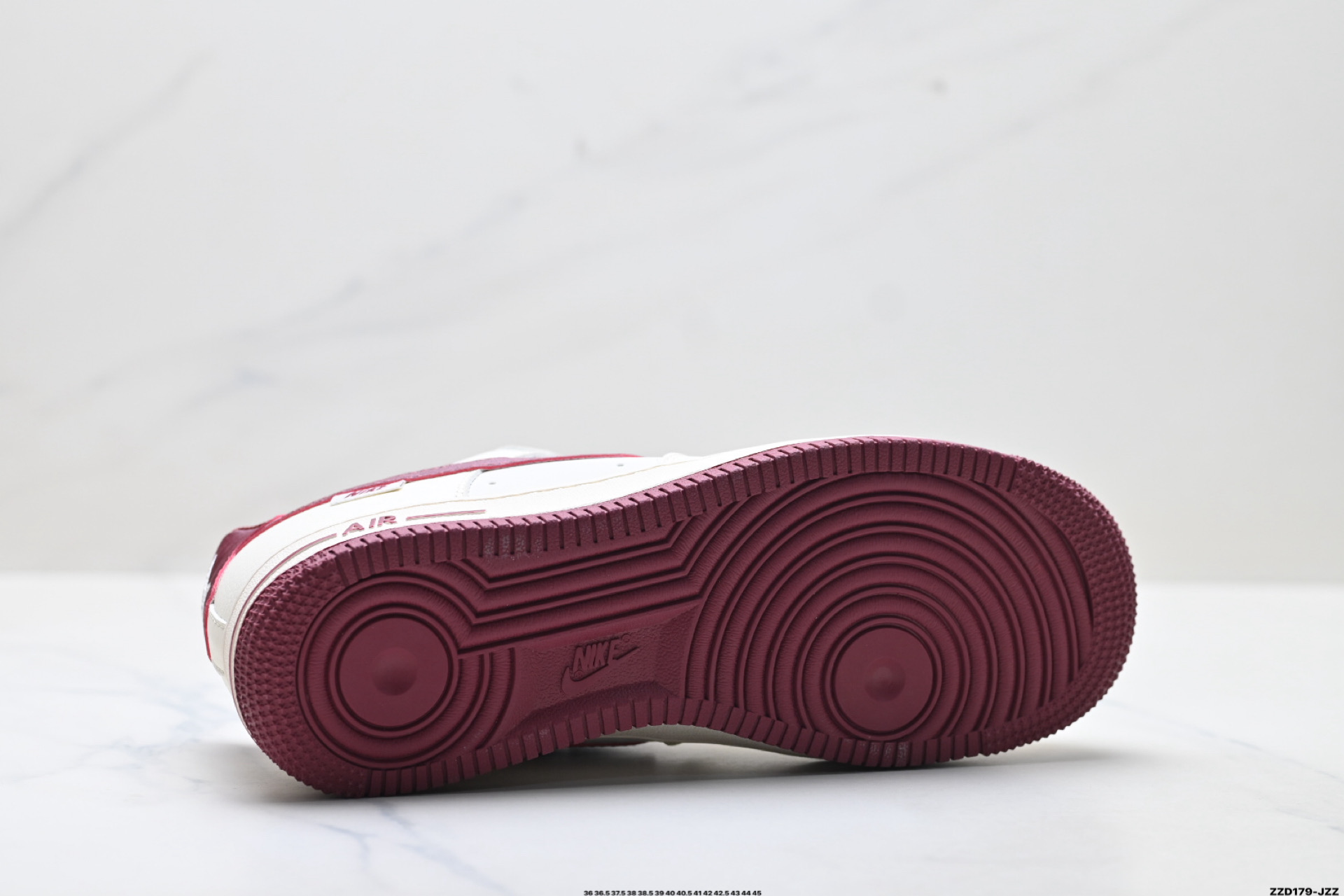 NIKE AIR FORCE 1‘07 LV8 SM6668-126