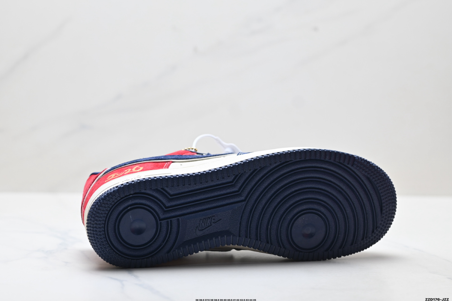 NIKE AIR FORCE 1‘07 LV8 DF0188-136