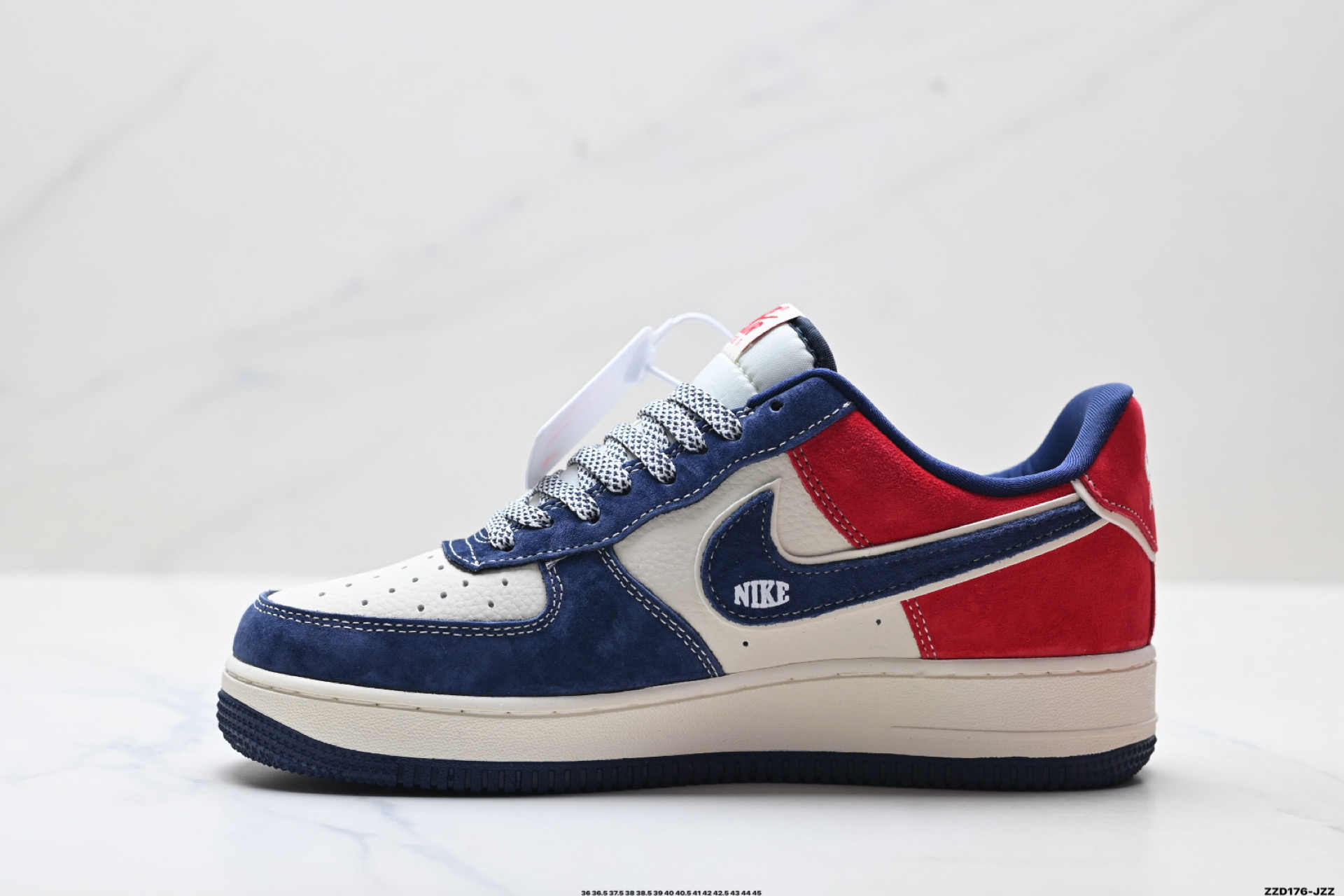 NIKE AIR FORCE 1‘07 LV8 DF0188-136