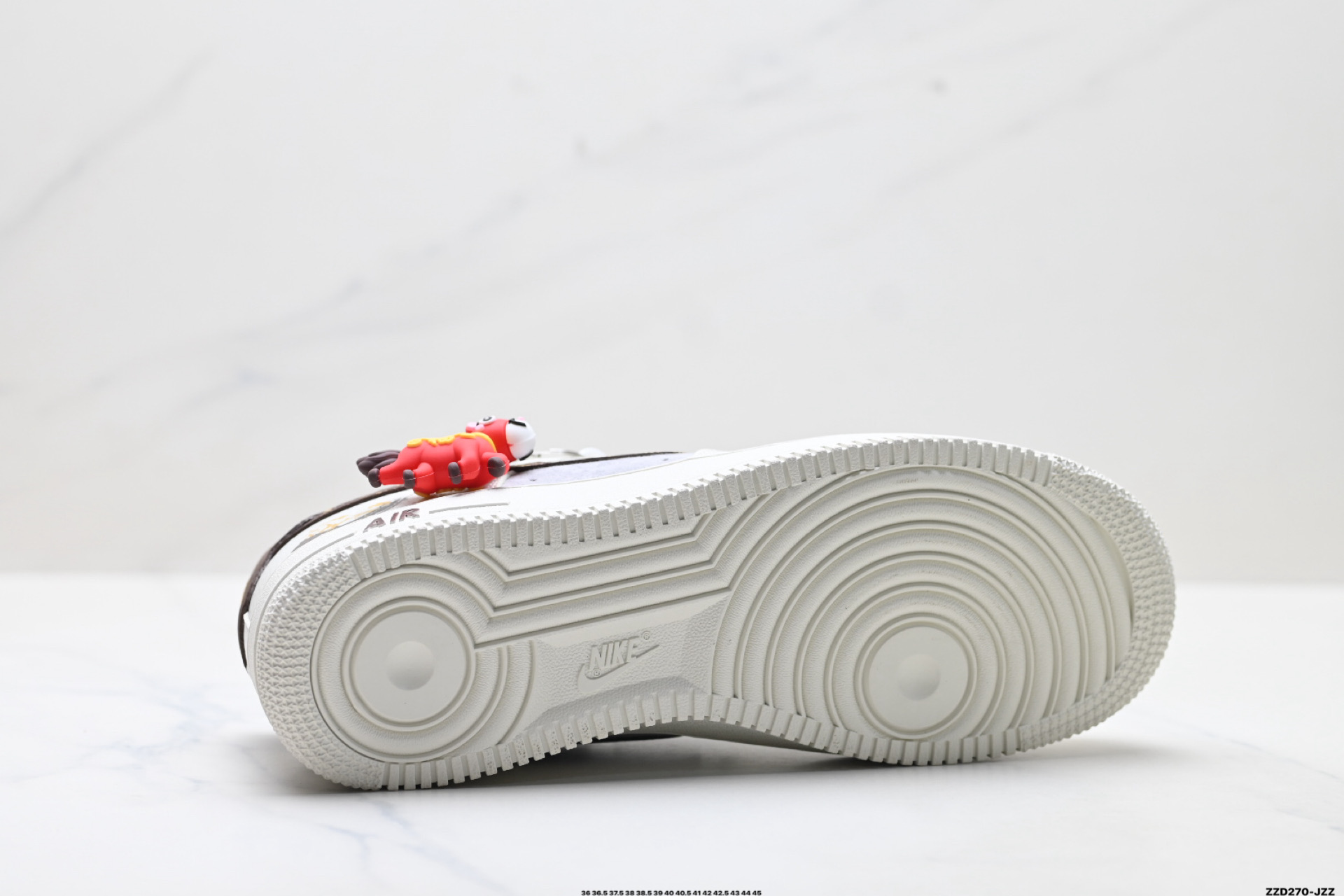 NIKE AIR FORCE 1‘07 LV8 FQ7637-001