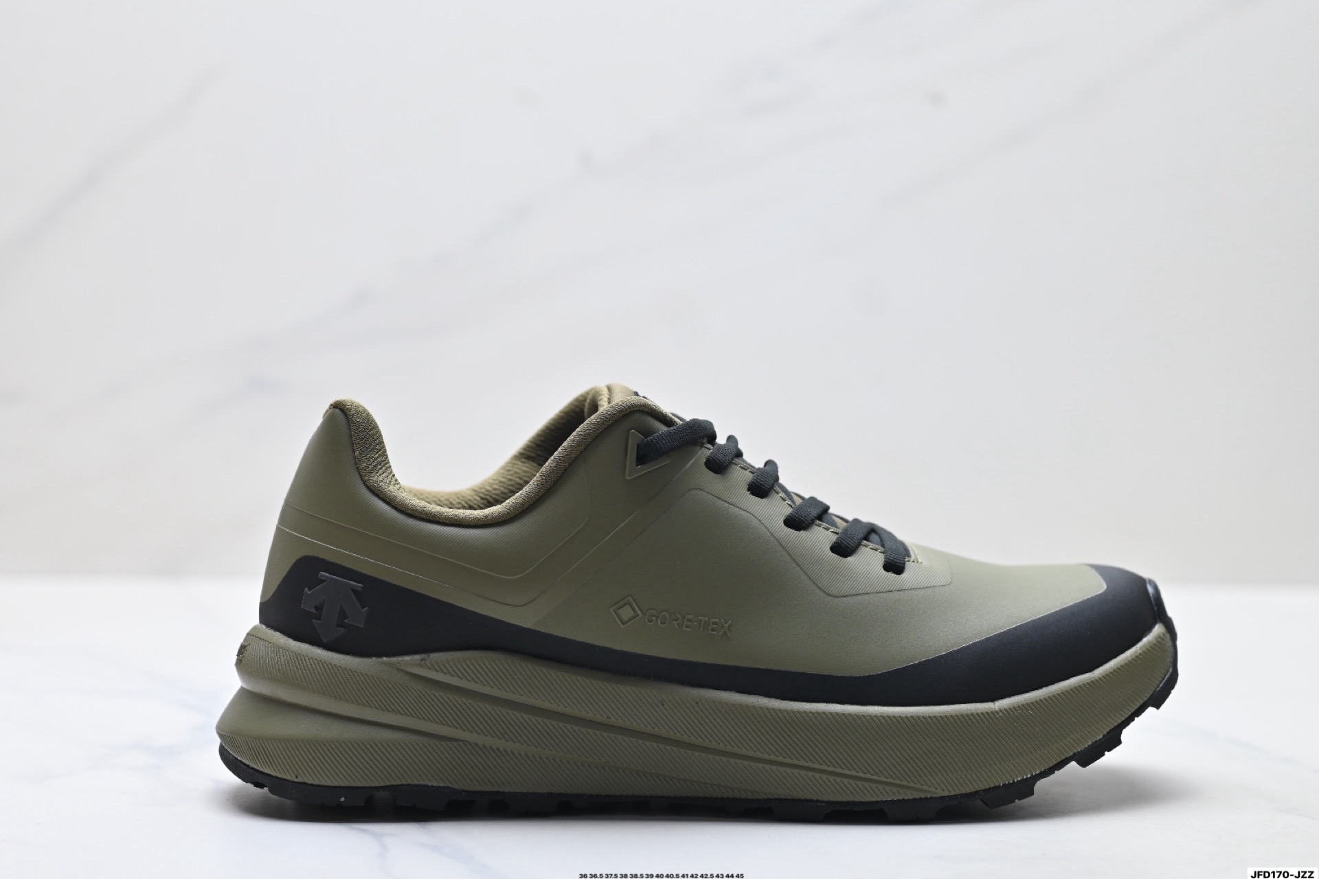 迪桑特DESCENTE DUALIS WP 都市通勤 GORE-TEX 时尚舒适 防滑耐磨 时尚休闲运动覆盖防水男子越野跑鞋 D4432LCR23