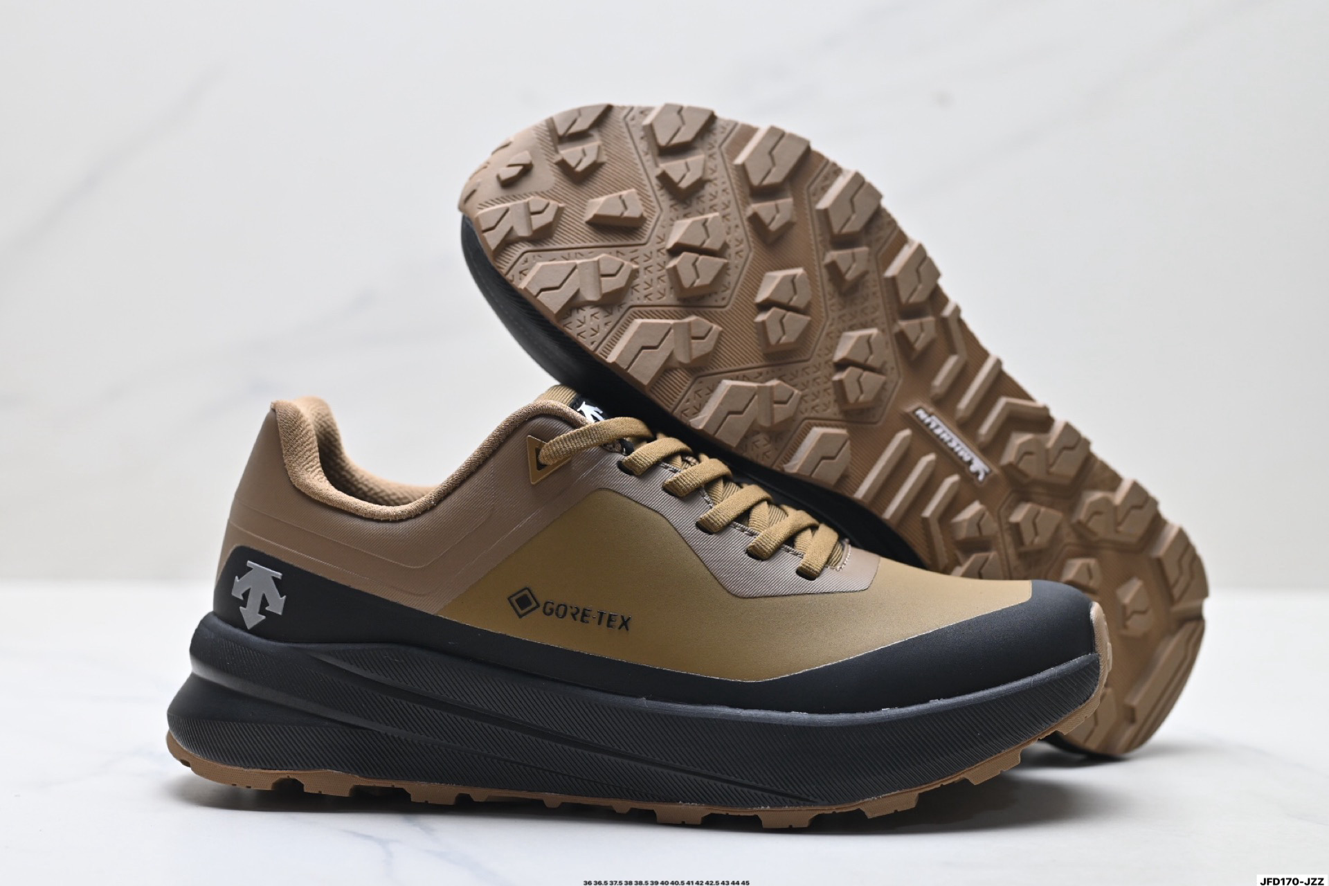 迪桑特DESCENTE DUALIS WP 都市通勤 GORE-TEX 时尚舒适 防滑耐磨 时尚休闲运动覆盖防水男子越野跑鞋 D4432LCR23