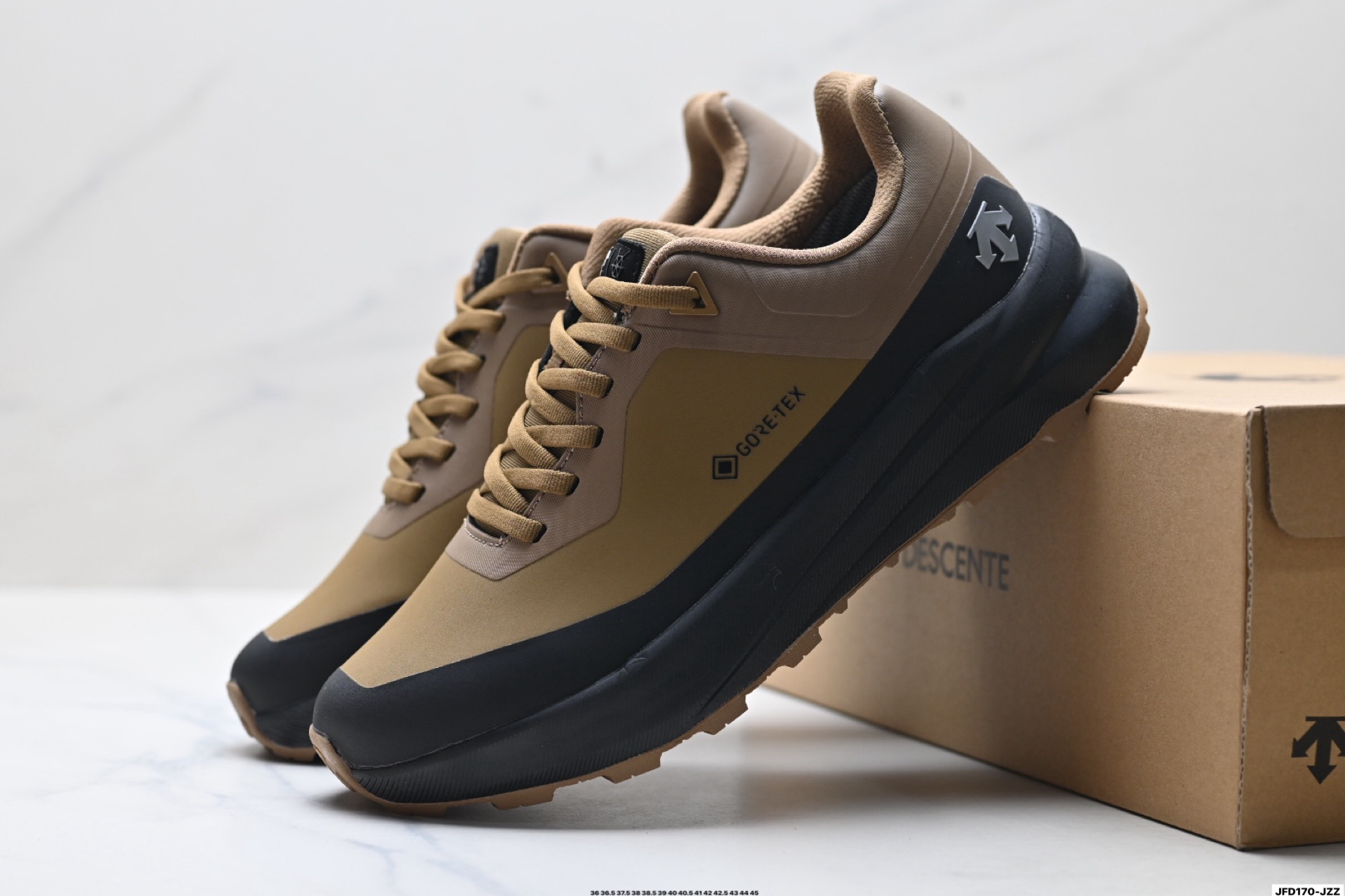 迪桑特DESCENTE DUALIS WP 都市通勤 GORE-TEX 时尚舒适 防滑耐磨 时尚休闲运动覆盖防水男子越野跑鞋 D4432LCR23