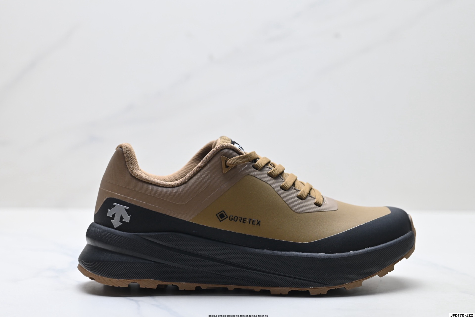 迪桑特DESCENTE DUALIS WP 都市通勤 GORE-TEX 时尚舒适 防滑耐磨 时尚休闲运动覆盖防水男子越野跑鞋 D4432LCR23
