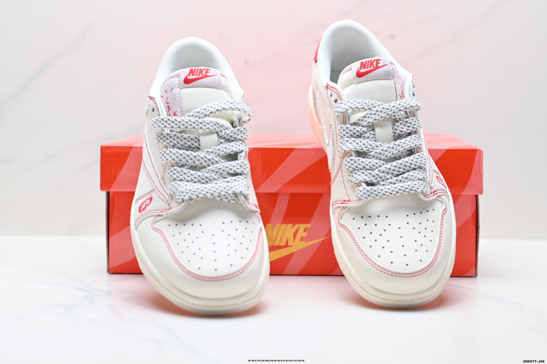 Nike Air Jordan 1 x Travis Scott AJ1倒勾 乔一倒钩 ‘DIY’定制 耐克 低帮文化篮球鞋 LX1988-808
