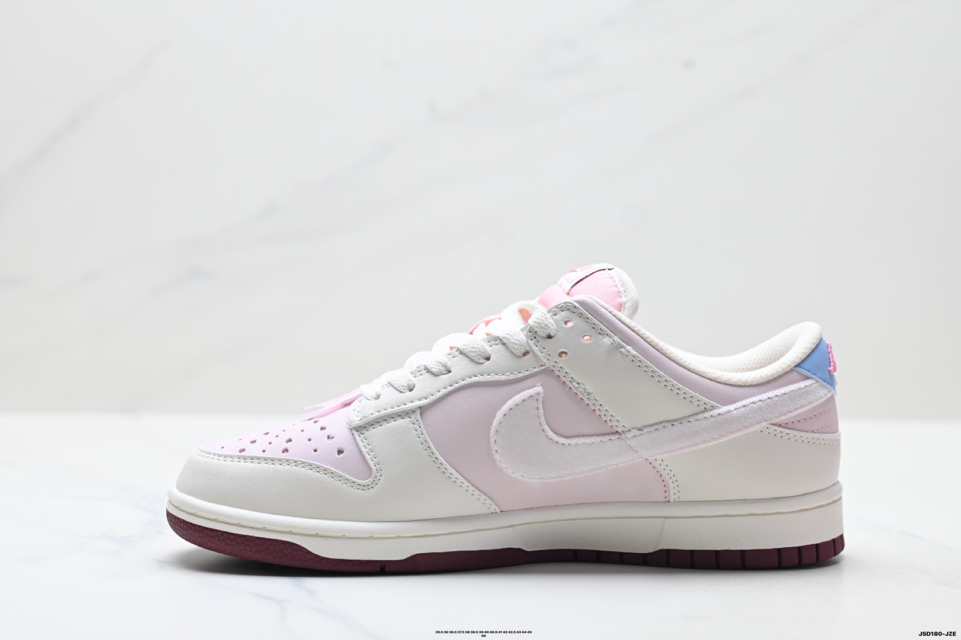 放店💰160 马年情人节IQ1145-610
公司级🌲Nike Dunk Low Retro ‘DIY高端定制’耐克 低帮休闲运动板鞋
原装头层材料 用料绝不含糊 独家版型蒸餾加工帶來的是更好的视觉和脚感体验 清洁度 电绣工艺 皮料切割干净无任何毛边 细节完美
尺码:35.5 36 36.5 37.5 38 38.5 39 40 40.5 41 42 42.5 43 44 45 46
ID:JSD117-JZE