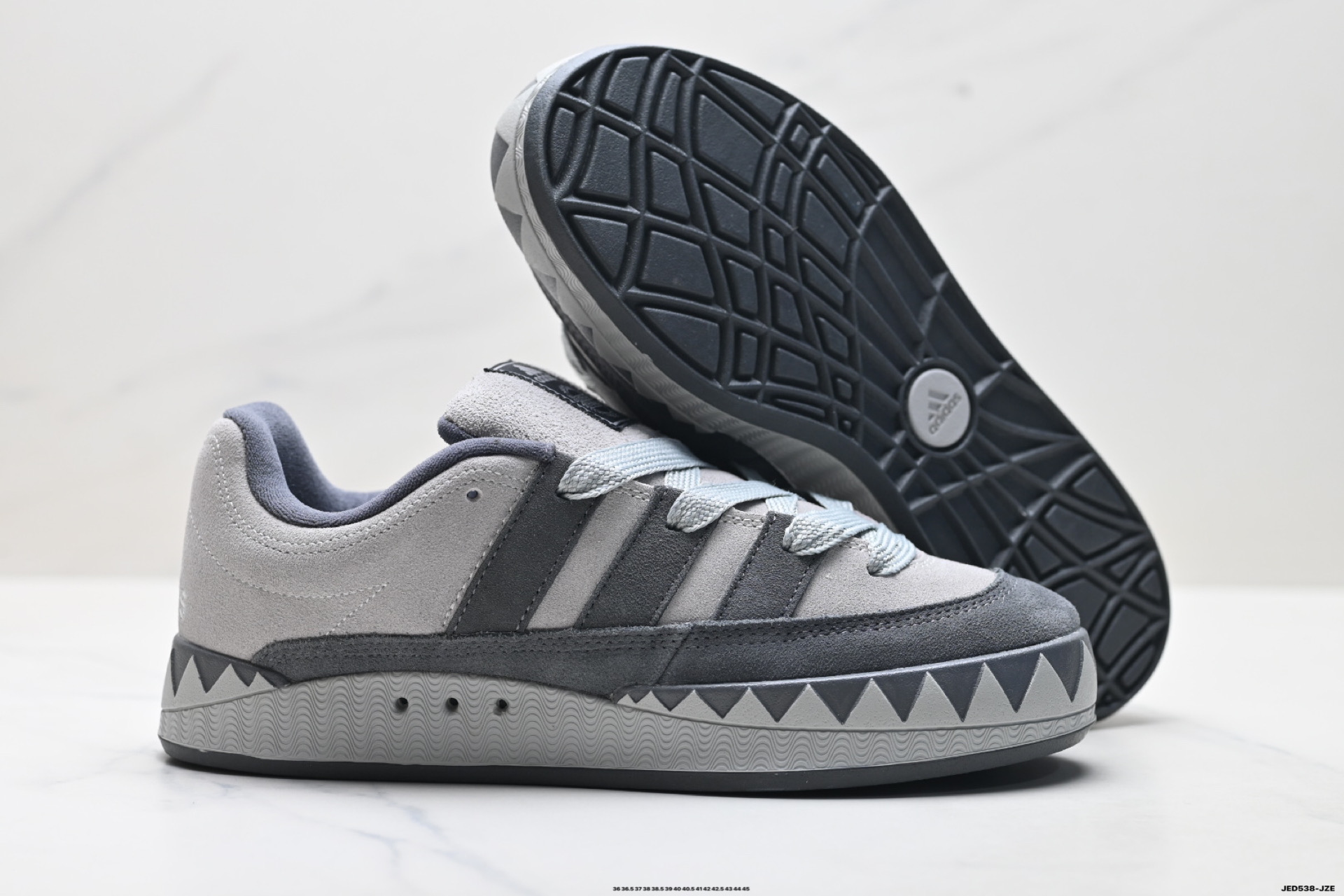 Adidas Adimatic Low 马蒂奇系列低帮 复古鲨鱼面包鞋运动休闲滑板板鞋 KI8880