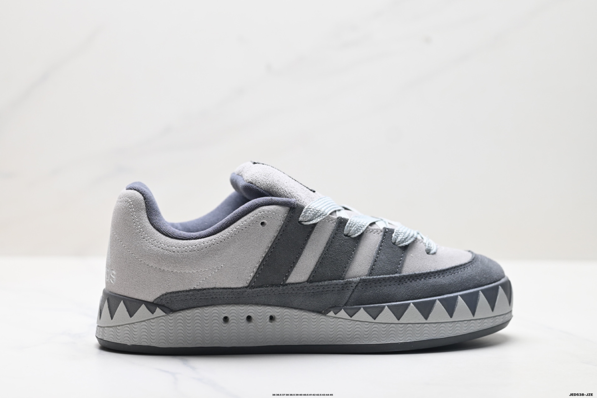 Adidas Adimatic Low 马蒂奇系列低帮 复古鲨鱼面包鞋运动休闲滑板板鞋 KI8880
