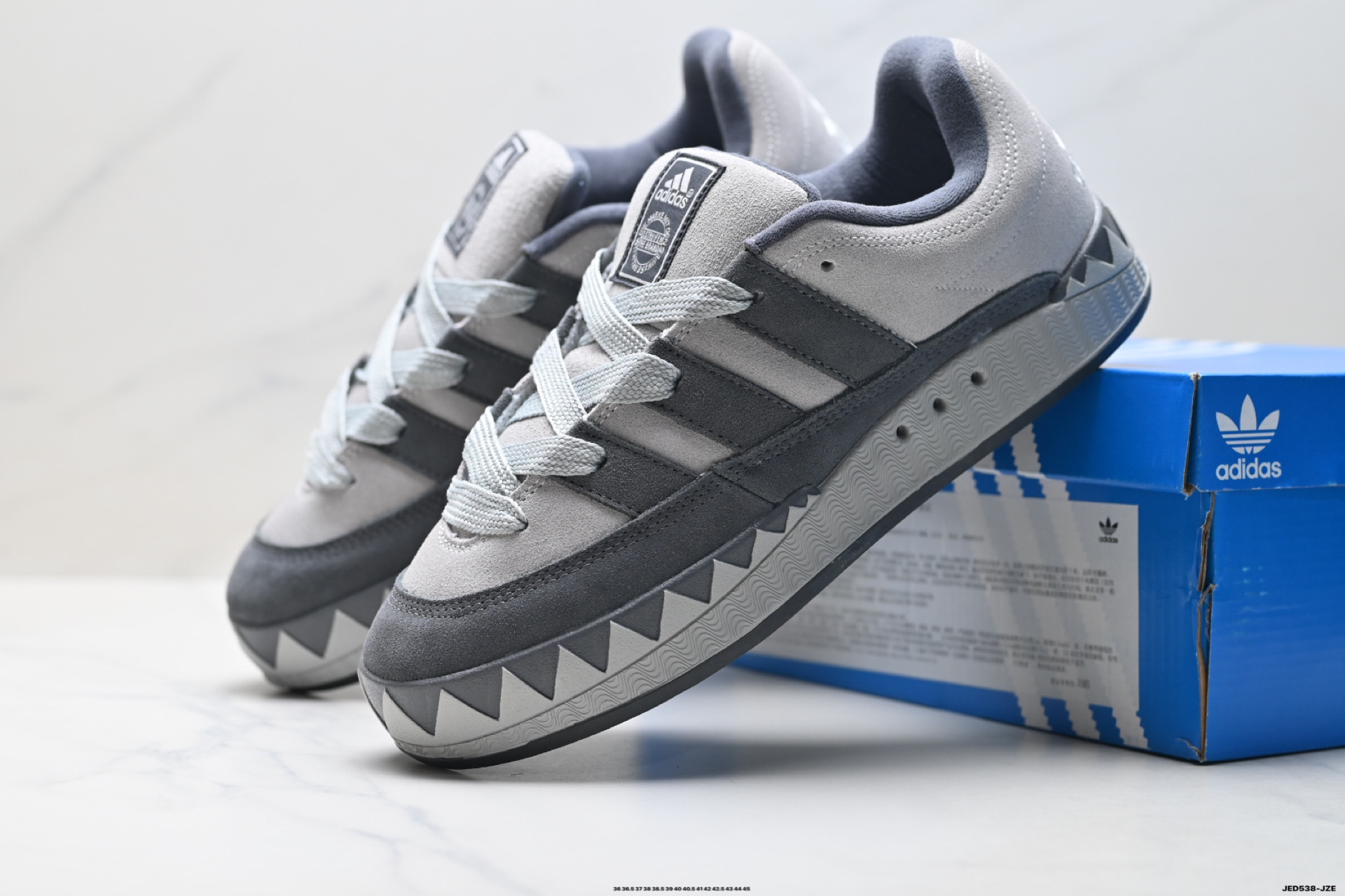 Adidas Adimatic Low 马蒂奇系列低帮 复古鲨鱼面包鞋运动休闲滑板板鞋 KI8880