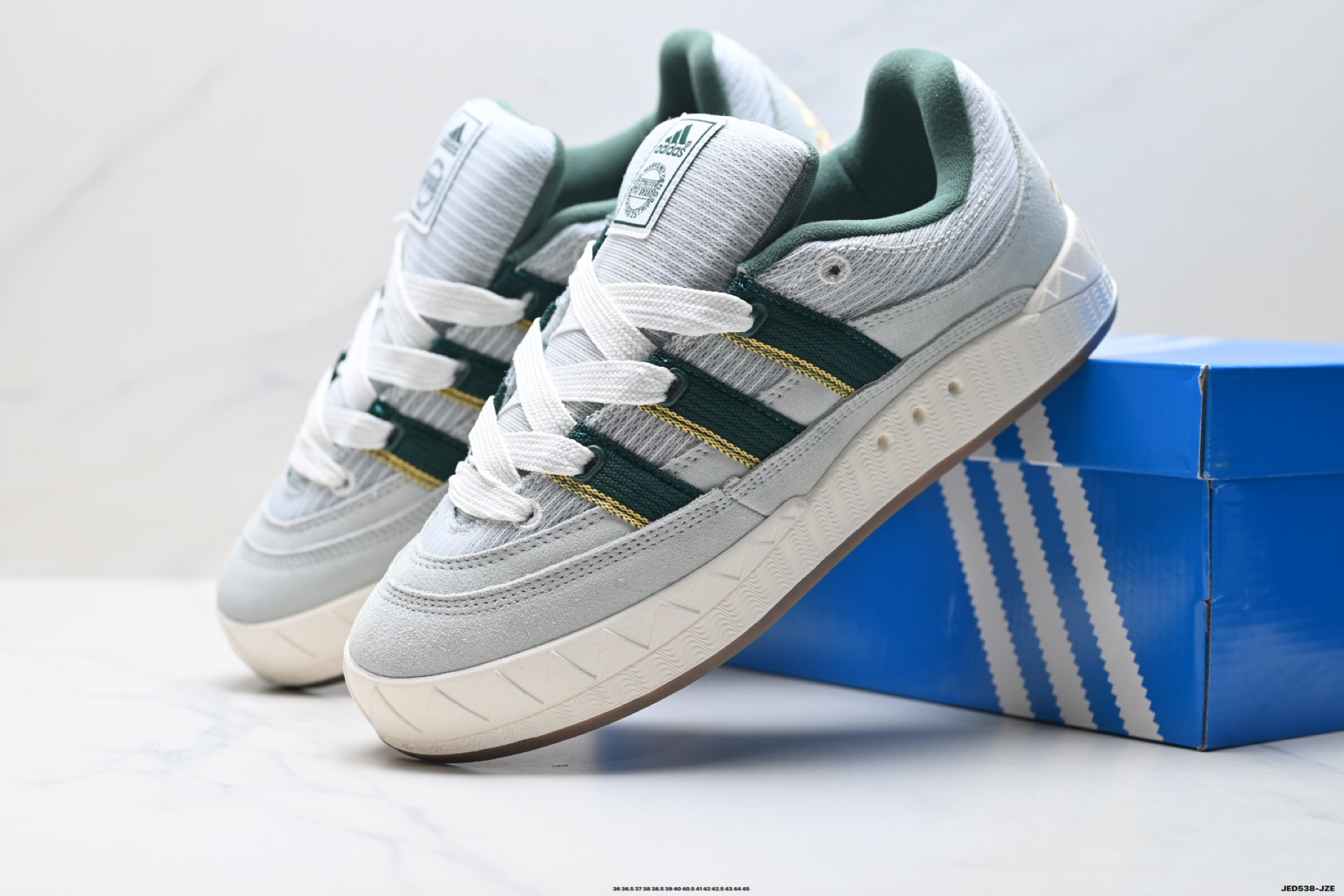 Adidas Adimatic Low 马蒂奇系列低帮 复古鲨鱼面包鞋运动休闲滑板板鞋 KI8880