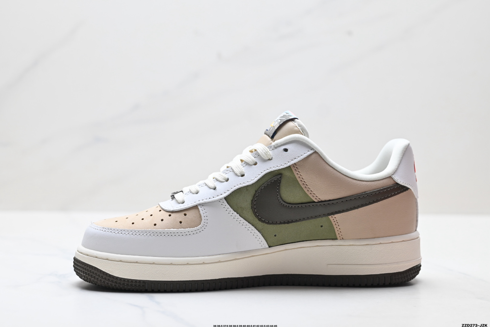 NIKE AIR FORCE 1‘07 LV8 DF0188-135