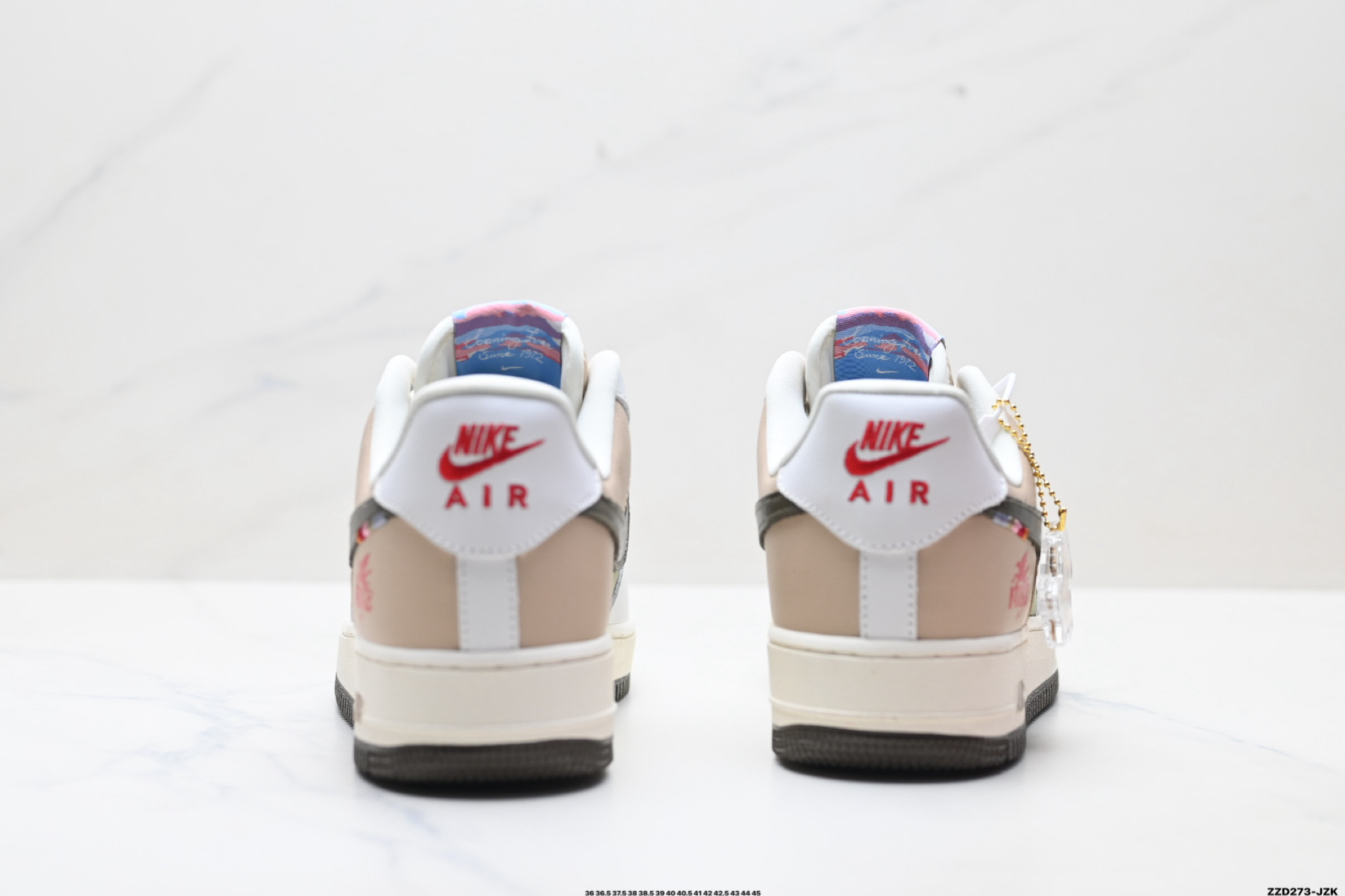 NIKE AIR FORCE 1‘07 LV8 DF0188-135