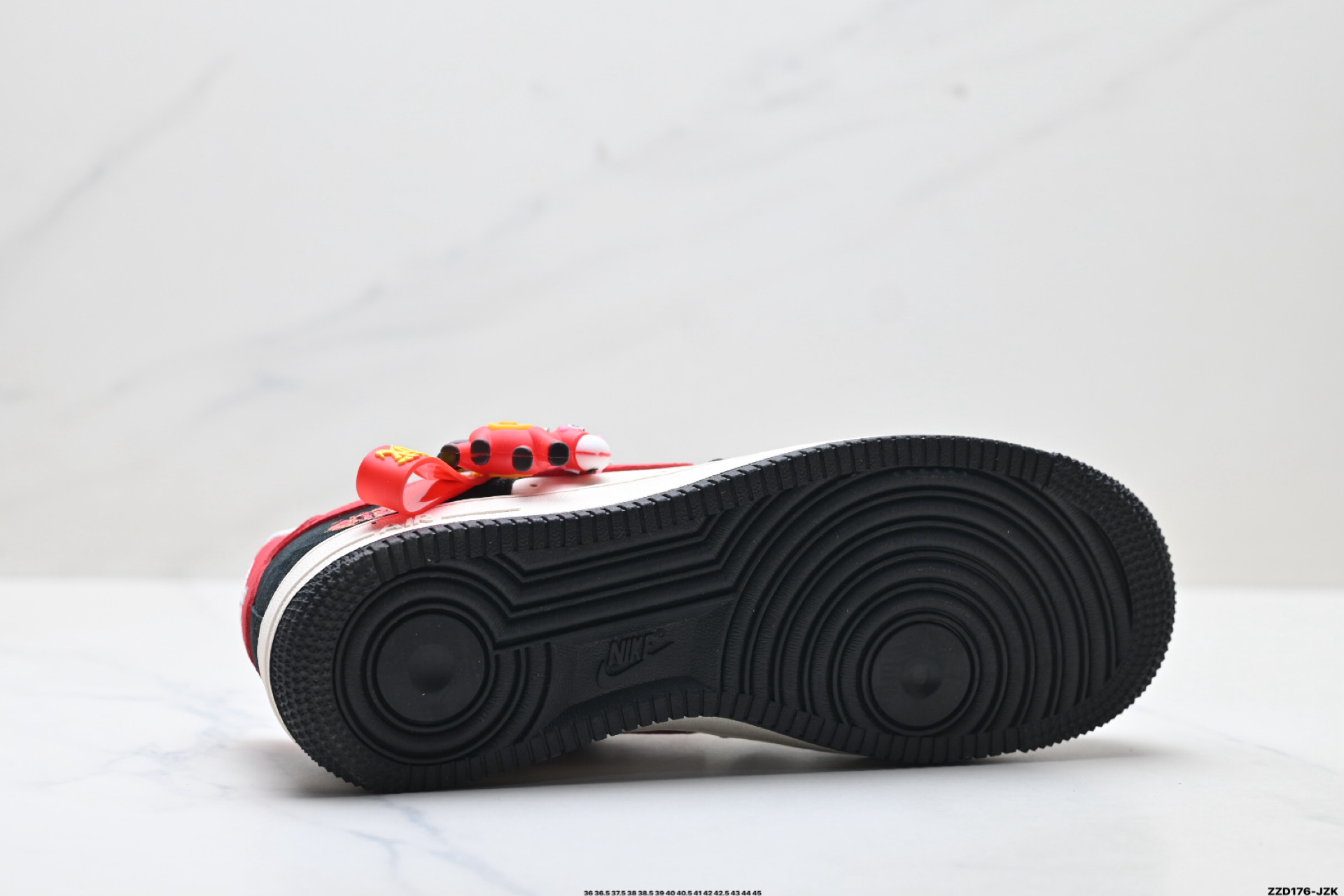 NIKE AIR FORCE 1‘07 LV8 MZ9588-835