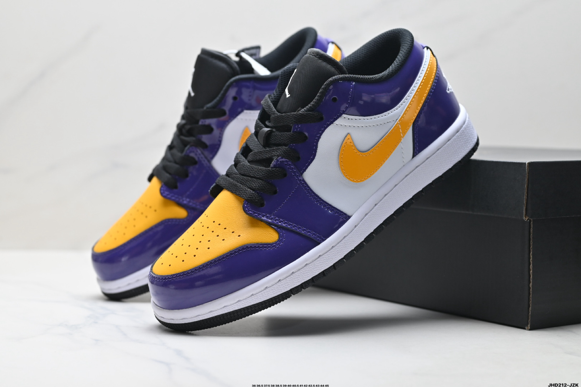 🈴💰220
公司级✅Nike Air Jordan 1 Low OG 耐克 AJ1乔1低帮休闲板鞋
同步官方配色 升级原楦原档案数据开发纸版楦型 采用同源纳帕头层皮革鞋面材质 全新底模完美品相清洁度及喷漆效果
官方货号:IQ9389-547
尺码:36 36.5 37.5 38 38.5 39 40 40.5 41 42 42.5 43 44 45
ID:JHD212-JZK