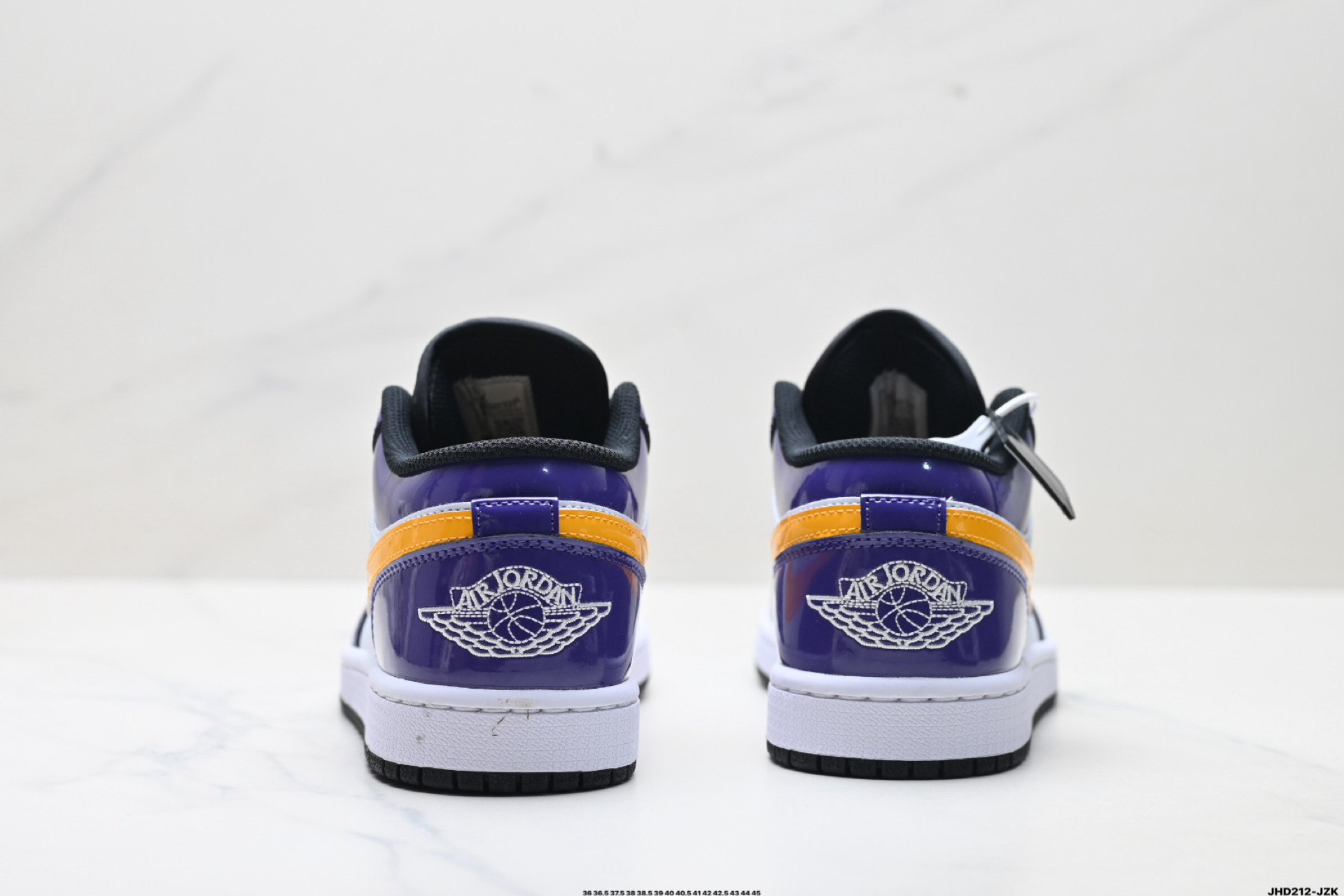 💰220
公司级✅Nike Air Jordan 1 Low OG 耐克 AJ1乔1低帮休闲板鞋 
同步官方配色 升级原楦原档案数据开发纸版楦型 采用同源纳帕头层皮革鞋面材质 全新底模完美品相清洁度及喷漆效果
官方货号:IQ9389-547
尺码:36 36.5 37.5 38 38.5 39 40 40.5 41 42 42.5 43 44 45
ID:JHD212-JZK