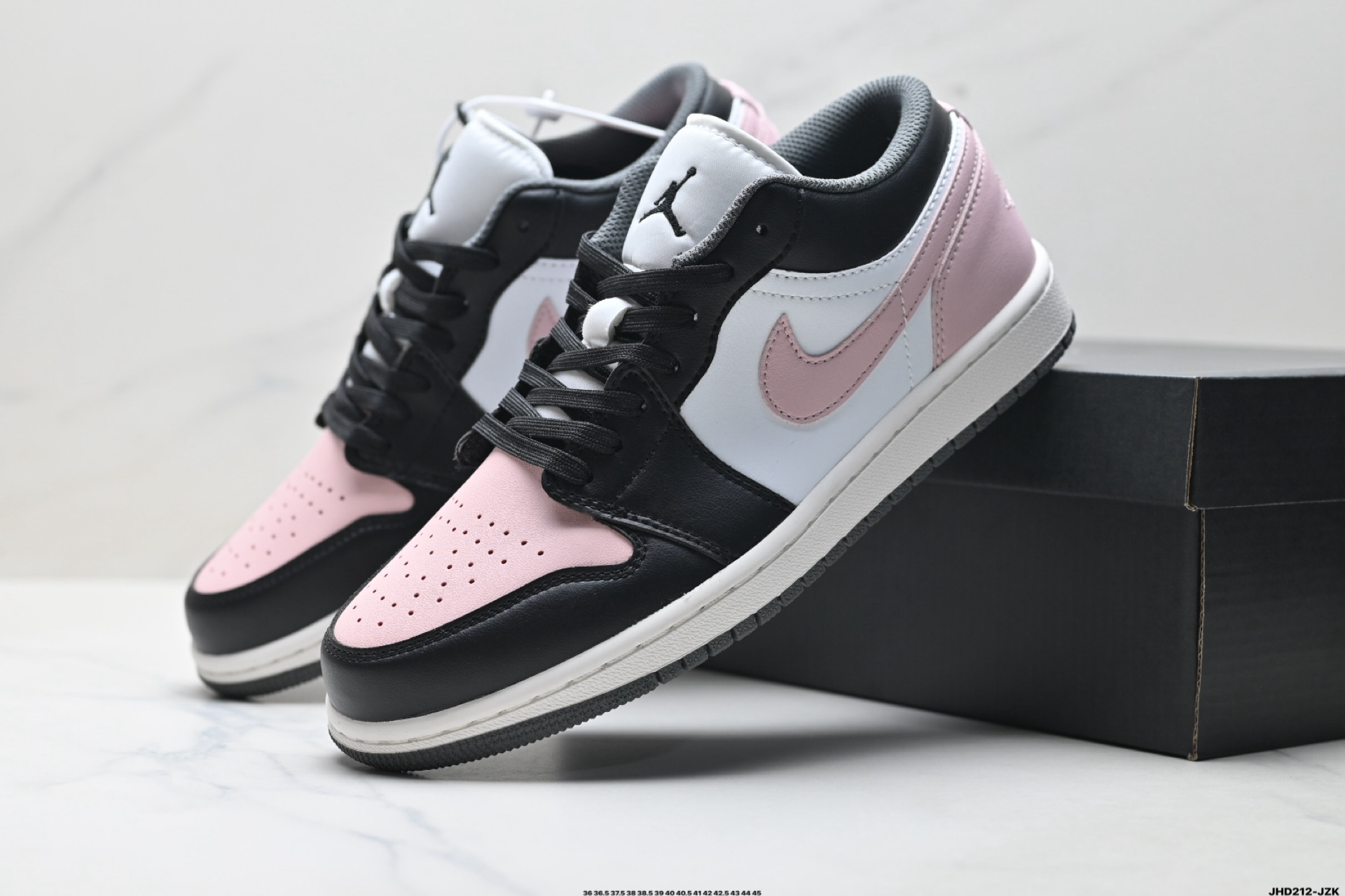 🈴💰220
公司级✅Nike Air Jordan 1 Low OG 耐克 AJ1乔1低帮休闲板鞋 
同步官方配色 升级原楦原档案数据开发纸版楦型 采用同源纳帕头层皮革鞋面材质 全新底模完美品相清洁度及喷漆效果
官方货号:IQ9389-547
尺码:36 36.5 37.5 38 38.5 39 40 40.5 41 42 42.5 43 44 45
ID:JHD212-JZK