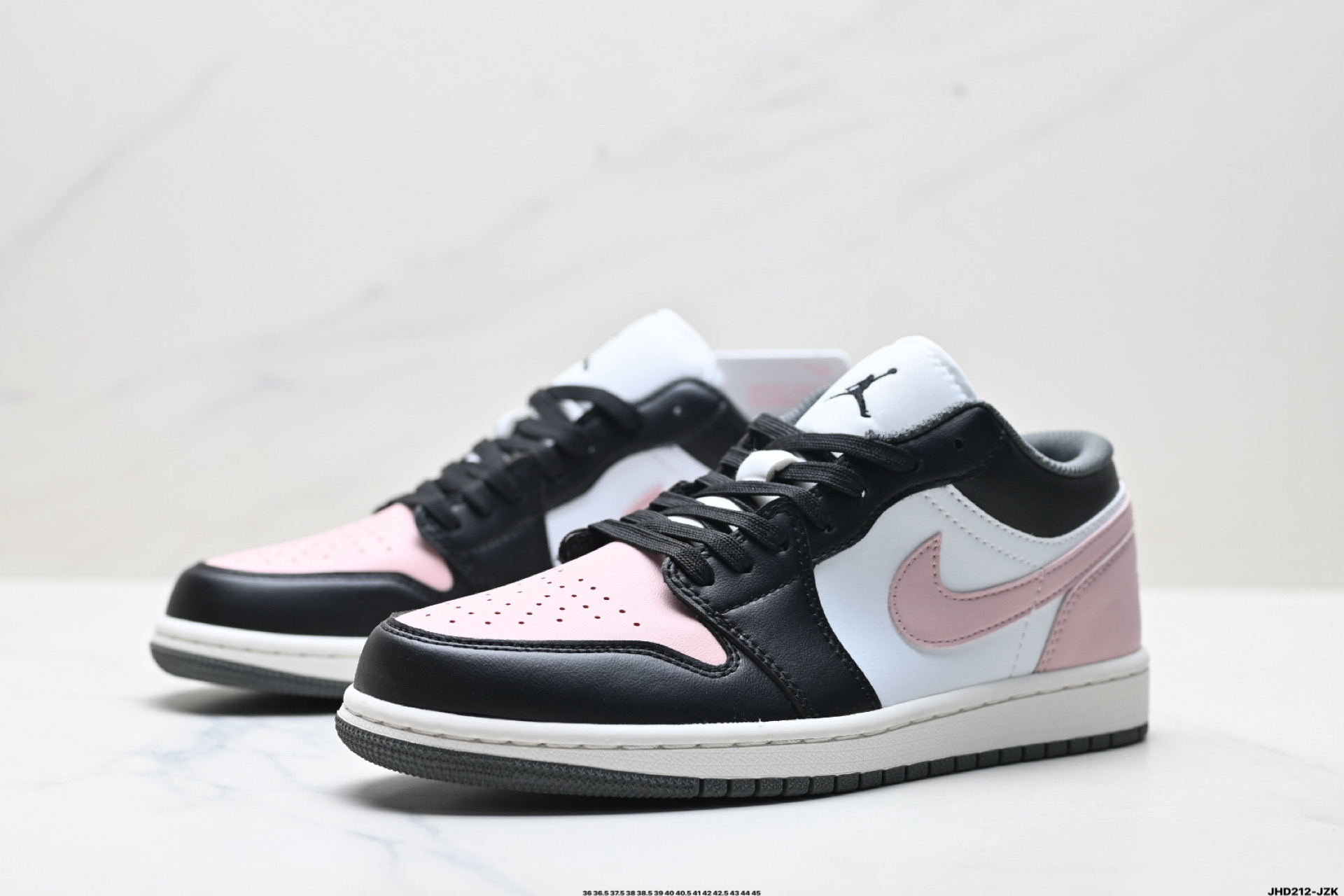 💰220
公司级✅Nike Air Jordan 1 Low OG 耐克 AJ1乔1低帮休闲板鞋
同步官方配色 升级原楦原档案数据开发纸版楦型 采用同源纳帕头层皮革鞋面材质 全新底模完美品相清洁度及喷漆效果
官方货号:IQ9389-547
尺码:36 36.5 37.5 38 38.5 39 40 40.5 41 42 42.5 43 44 45
ID:JHD212-JZK