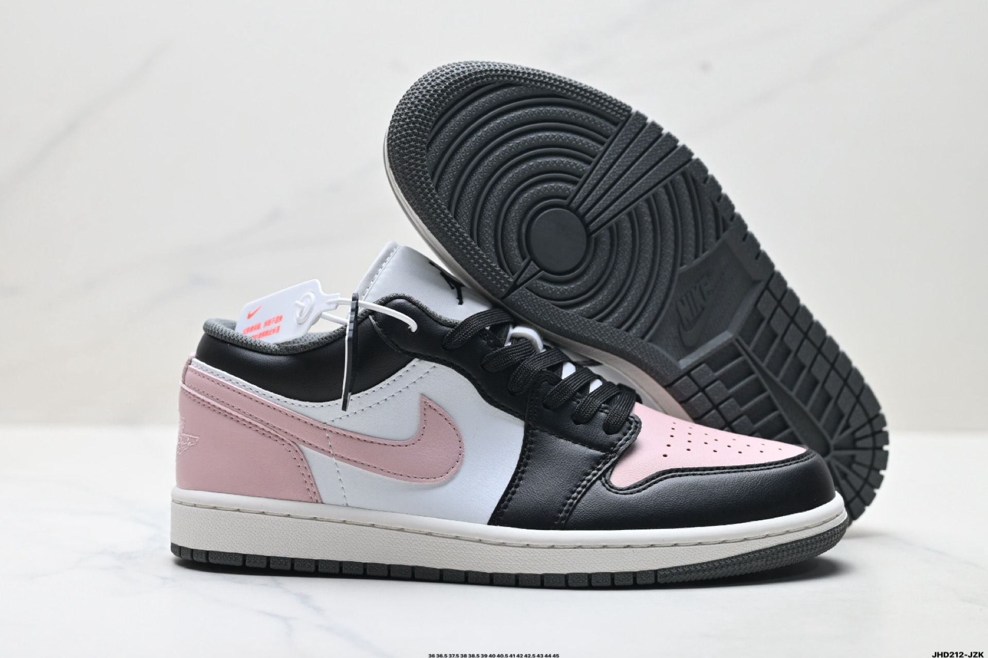 💰220
公司级✅Nike Air Jordan 1 Low OG 耐克 AJ1乔1低帮休闲板鞋
同步官方配色 升级原楦原档案数据开发纸版楦型 采用同源纳帕头层皮革鞋面材质 全新底模完美品相清洁度及喷漆效果
官方货号:IQ9389-547
尺码:36 36.5 37.5 38 38.5 39 40 40.5 41 42 42.5 43 44 45
ID:JHD212-JZK