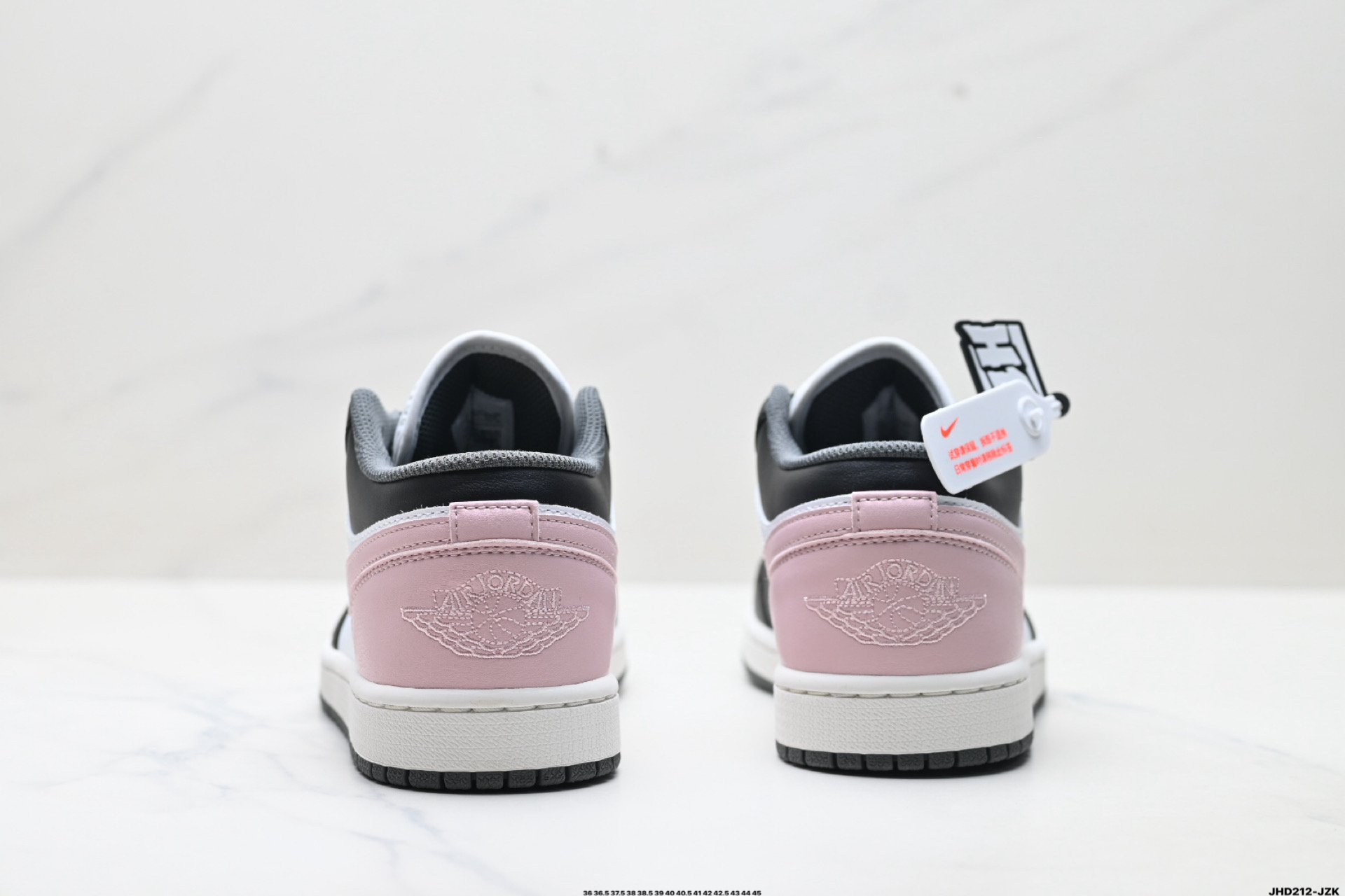 💰220
公司级✅Nike Air Jordan 1 Low OG 耐克 AJ1乔1低帮休闲板鞋
同步官方配色 升级原楦原档案数据开发纸版楦型 采用同源纳帕头层皮革鞋面材质 全新底模完美品相清洁度及喷漆效果
官方货号:IQ9389-547
尺码:36 36.5 37.5 38 38.5 39 40 40.5 41 42 42.5 43 44 45
ID:JHD212-JZK