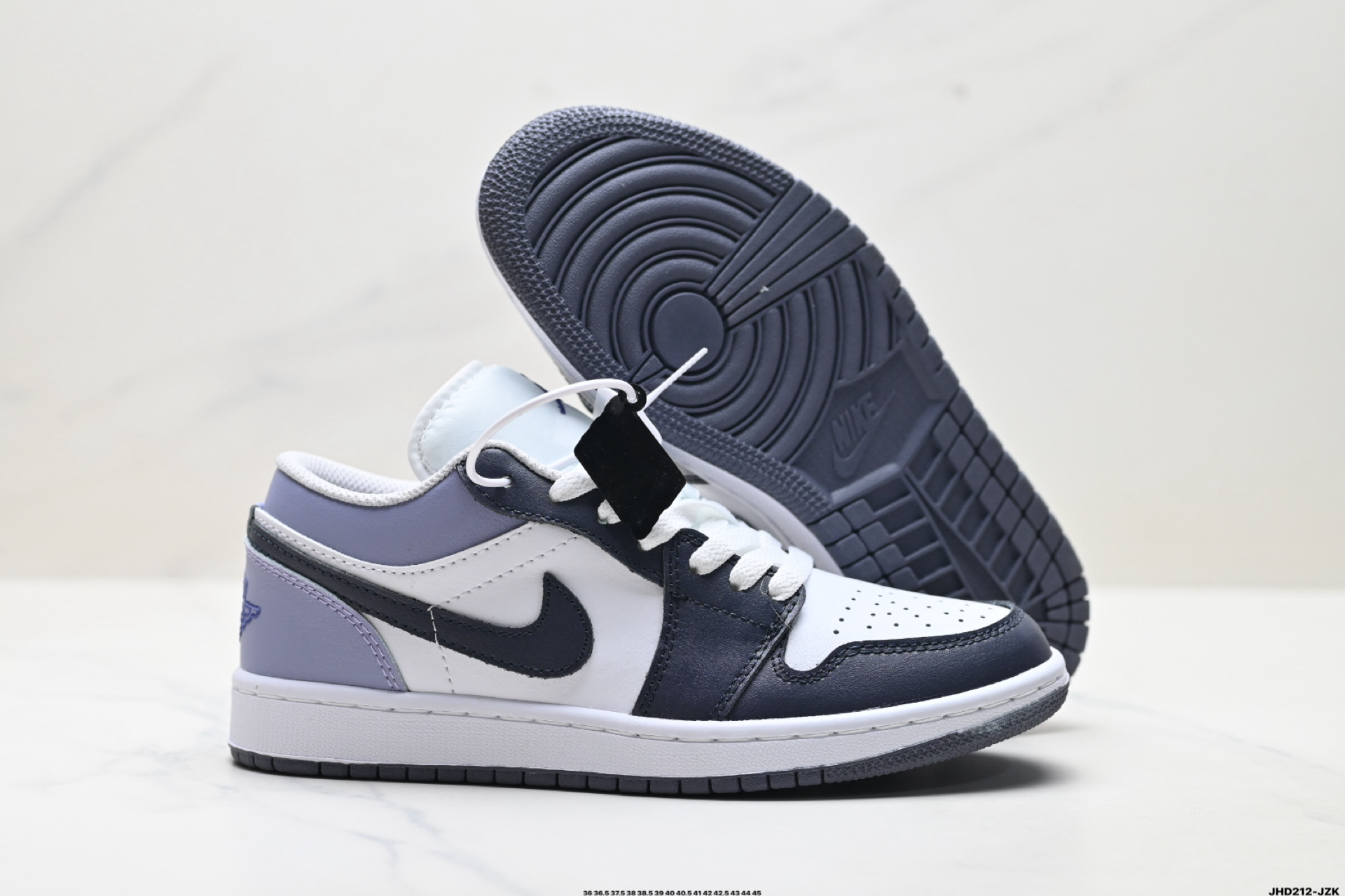 💰220
公司级✅Nike Air Jordan 1 Low OG 耐克 AJ1乔1低帮休闲板鞋 
同步官方配色 升级原楦原档案数据开发纸版楦型 采用同源纳帕头层皮革鞋面材质 全新底模完美品相清洁度及喷漆效果
官方货号:IQ9389-547
尺码:36 36.5 37.5 38 38.5 39 40 40.5 41 42 42.5 43 44 45
ID:JHD212-JZK