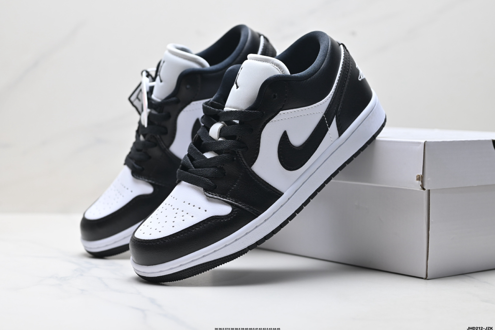 🈴💰220
公司级✅Nike Air Jordan 1 Low OG 耐克 AJ1乔1低帮休闲板鞋 
同步官方配色 升级原楦原档案数据开发纸版楦型 采用同源纳帕头层皮革鞋面材质 全新底模完美品相清洁度及喷漆效果
官方货号:IQ9389-547
尺码:36 36.5 37.5 38 38.5 39 40 40.5 41 42 42.5 43 44 45
ID:JHD212-JZK