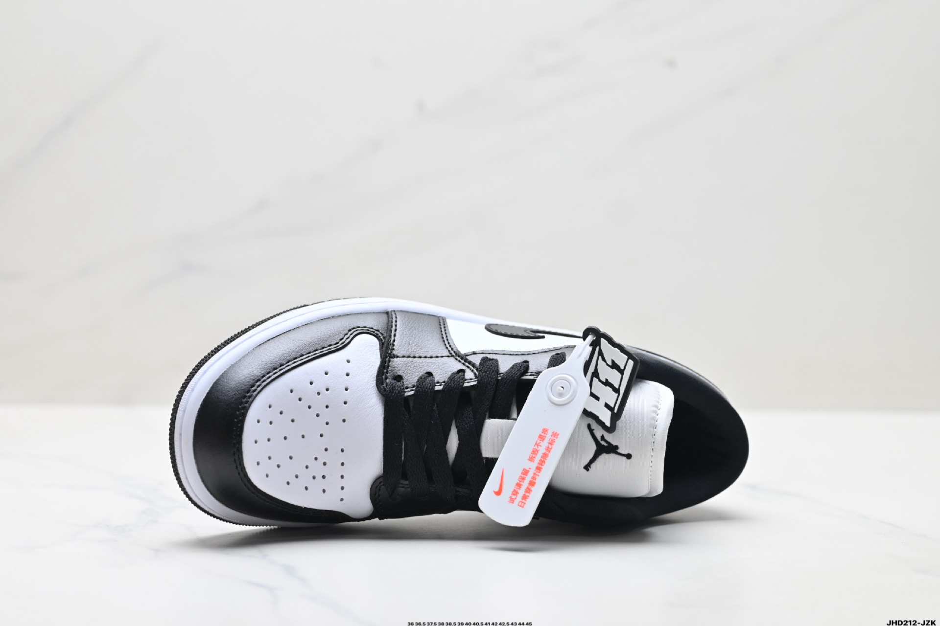 💰220
公司级✅Nike Air Jordan 1 Low OG 耐克 AJ1乔1低帮休闲板鞋 
同步官方配色 升级原楦原档案数据开发纸版楦型 采用同源纳帕头层皮革鞋面材质 全新底模完美品相清洁度及喷漆效果
官方货号:IQ9389-547
尺码:36 36.5 37.5 38 38.5 39 40 40.5 41 42 42.5 43 44 45
ID:JHD212-JZK