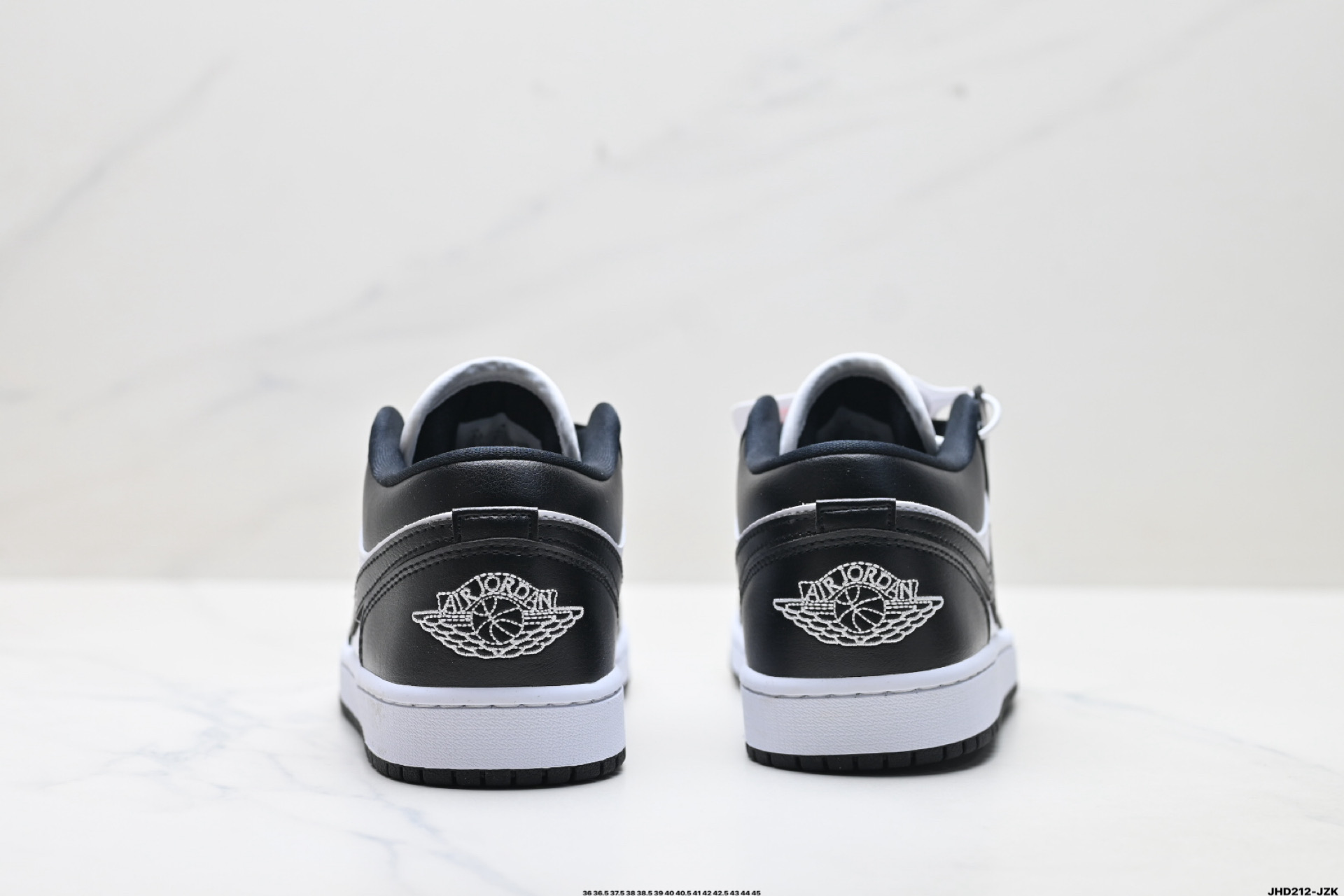 💰220
公司级✅Nike Air Jordan 1 Low OG 耐克 AJ1乔1低帮休闲板鞋 
同步官方配色 升级原楦原档案数据开发纸版楦型 采用同源纳帕头层皮革鞋面材质 全新底模完美品相清洁度及喷漆效果
官方货号:IQ9389-547
尺码:36 36.5 37.5 38 38.5 39 40 40.5 41 42 42.5 43 44 45
ID:JHD212-JZK