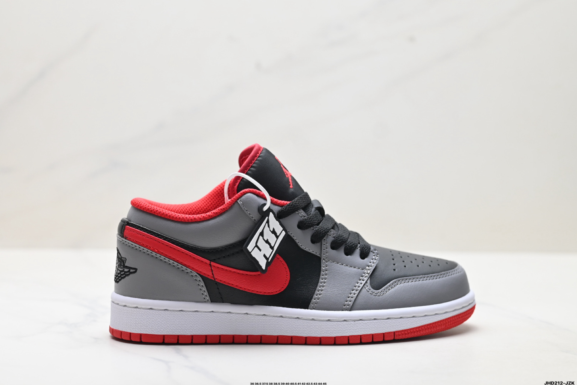 💰220
公司级✅Nike Air Jordan 1 Low OG 耐克 AJ1乔1低帮休闲板鞋
同步官方配色 升级原楦原档案数据开发纸版楦型 采用同源纳帕头层皮革鞋面材质 全新底模完美品相清洁度及喷漆效果
官方货号:IQ9389-547
尺码:36 36.5 37.5 38 38.5 39 40 40.5 41 42 42.5 43 44 45
ID:JHD212-JZK