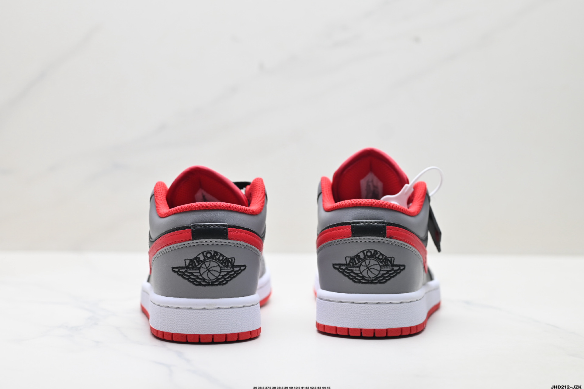 💰220
公司级✅Nike Air Jordan 1 Low OG 耐克 AJ1乔1低帮休闲板鞋 
同步官方配色 升级原楦原档案数据开发纸版楦型 采用同源纳帕头层皮革鞋面材质 全新底模完美品相清洁度及喷漆效果
官方货号:IQ9389-547
尺码:36 36.5 37.5 38 38.5 39 40 40.5 41 42 42.5 43 44 45
ID:JHD212-JZK